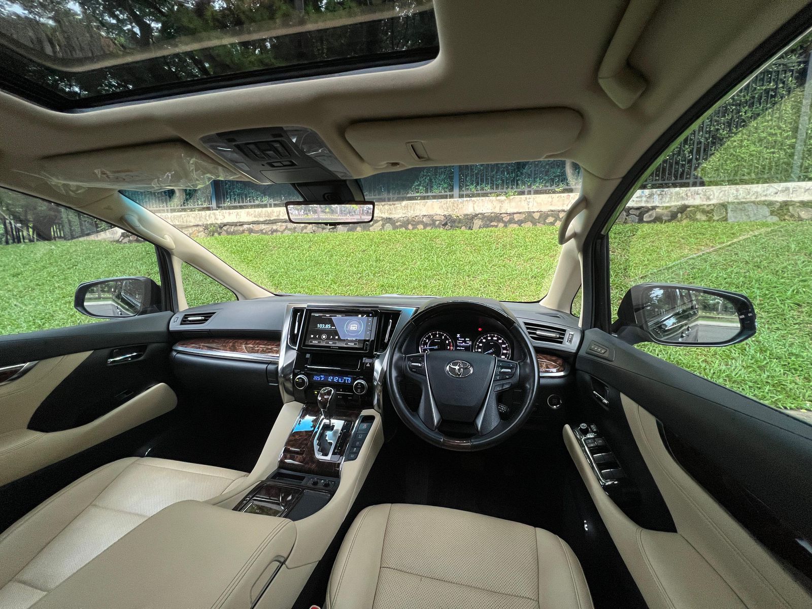 2022 Toyota Alphard  2.5 G A/T 2022 Toyota Alphard  2.5 G A/T