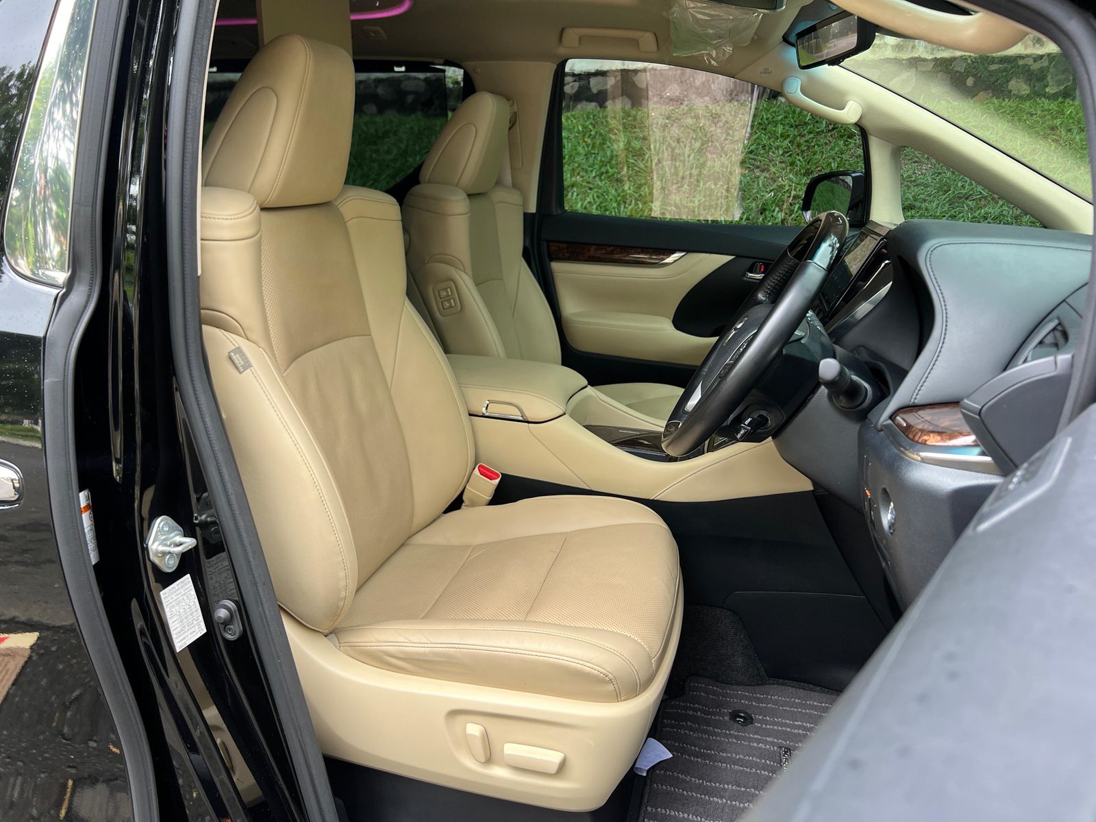 2022 Toyota Alphard  2.5 G A/T 2022 Toyota Alphard  2.5 G A/T