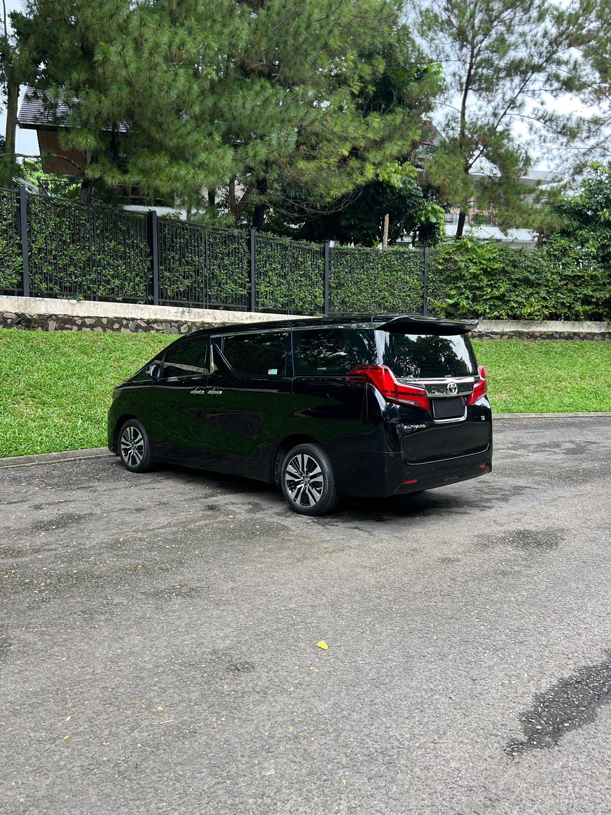 2022 Toyota Alphard  2.5 G A/T 2022 Toyota Alphard  2.5 G A/T