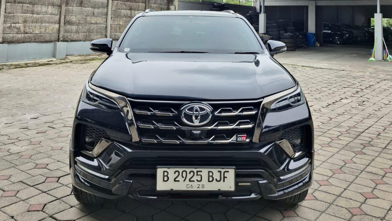 2023 Toyota Fortuner 2.8 VRZ 4x4 AT GR Sport Bekas 2023 Toyota Fortuner 2.8 VRZ 4x4 AT GR Sport Bekas