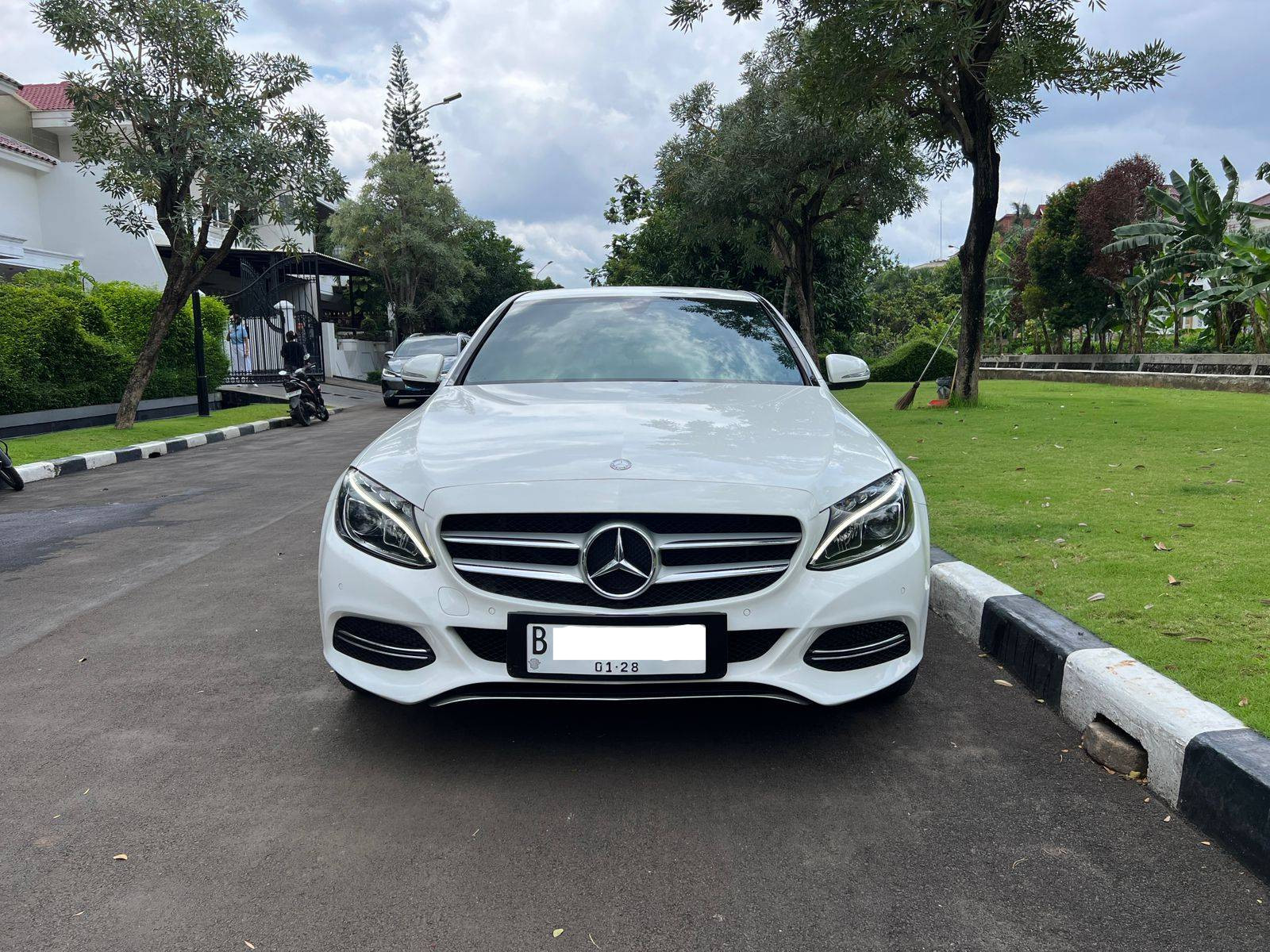 Second Hand 2015 Mercedes Benz C-Class Sedan C 200 Avantgarde Line Second Hand 2015 Mercedes Benz C-Class Sedan C 200 Avantgarde Line