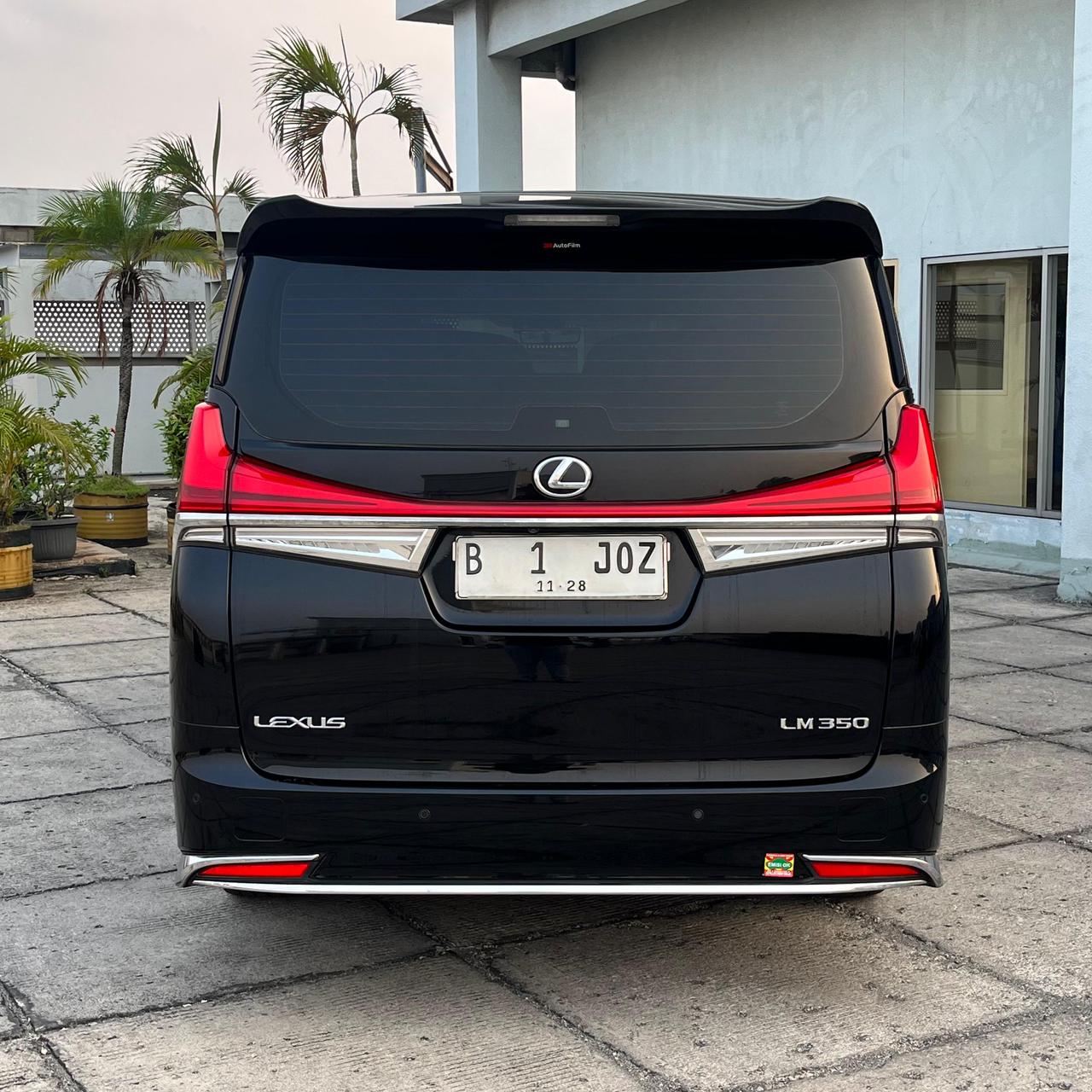 2015 Lexus LM 2015 Lexus LM