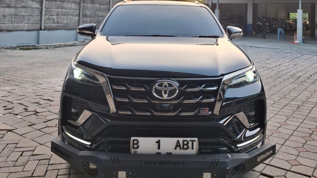2023 Toyota Fortuner 2.8 VRZ 4x4 AT GR Sport Bekas 2023 Toyota Fortuner 2.8 VRZ 4x4 AT GR Sport Bekas