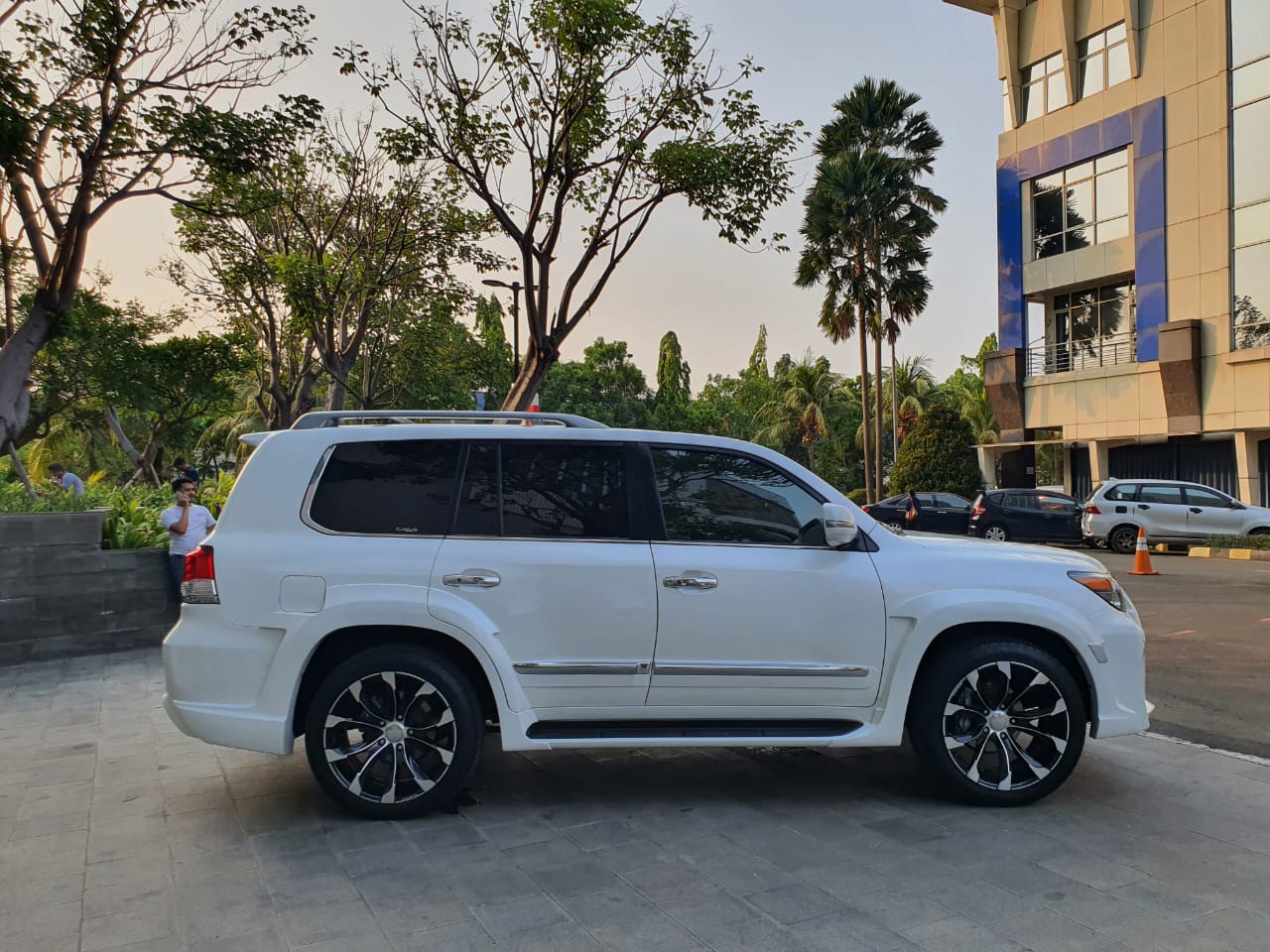 2013 Lexus LX 570 2013 Lexus LX 570