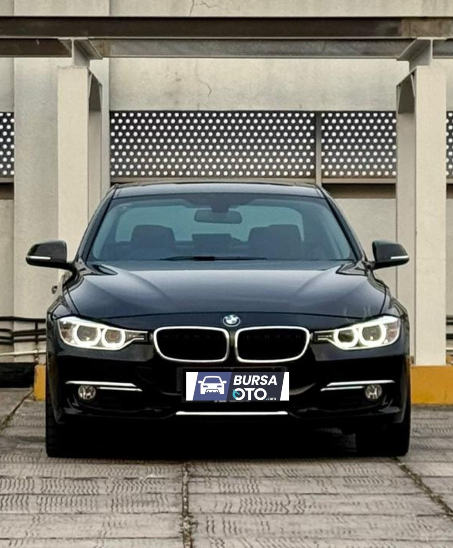 Second Hand 2014 BMW 3 Series Sedan  328i LUXURY Second Hand 2014 BMW 3 Series Sedan  328i LUXURY