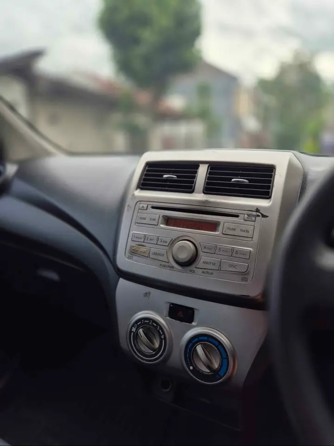 2013 Daihatsu Ayla  1.0 X MT 2013 Daihatsu Ayla  1.0 X MT