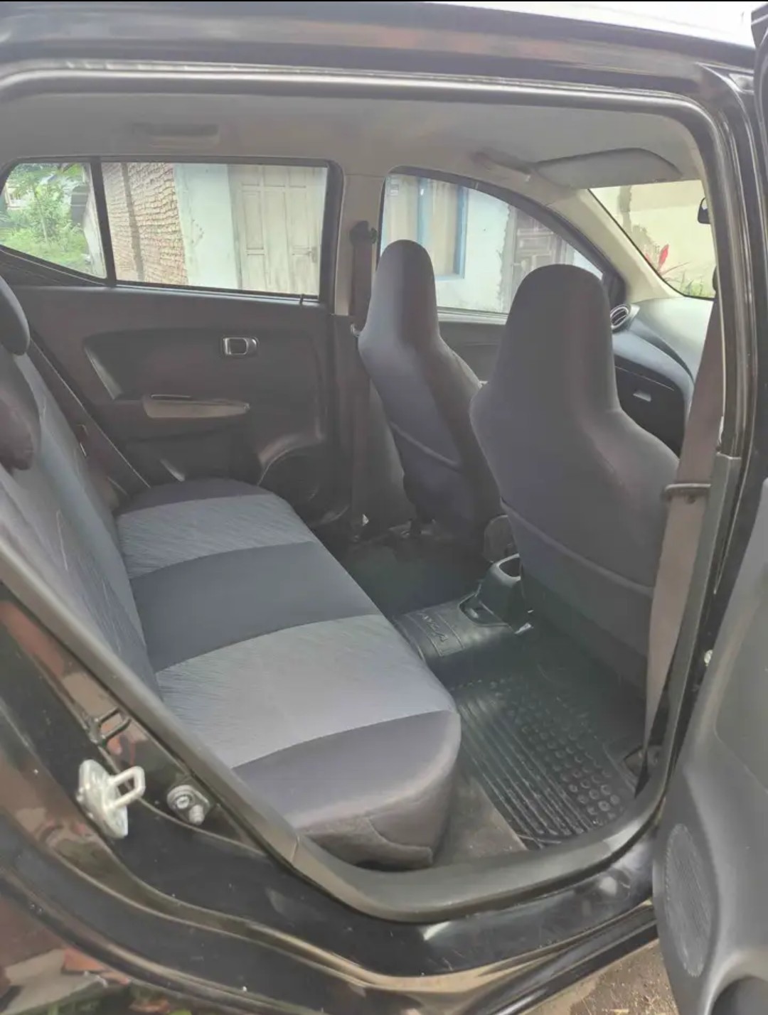 2013 Daihatsu Ayla  1.0 X MT 2013 Daihatsu Ayla  1.0 X MT