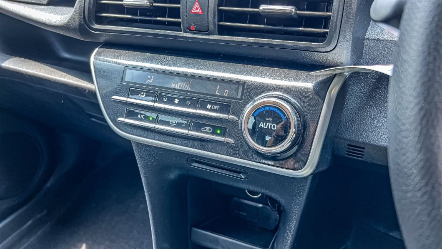 2017 Toyota Sienta 2017 Toyota Sienta