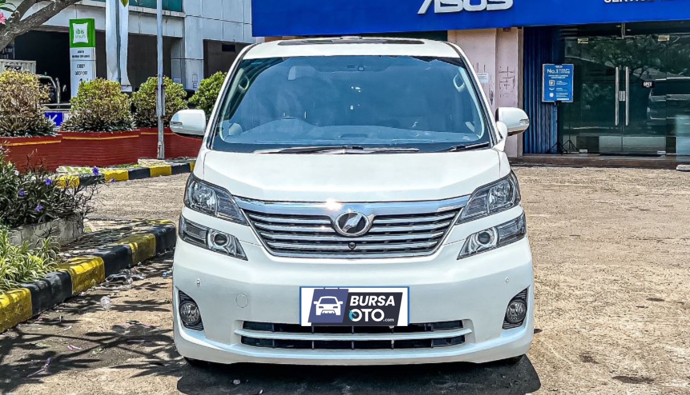 2011 Toyota Vellfire  2.4 V AT Bekas 2011 Toyota Vellfire  2.4 V AT Bekas