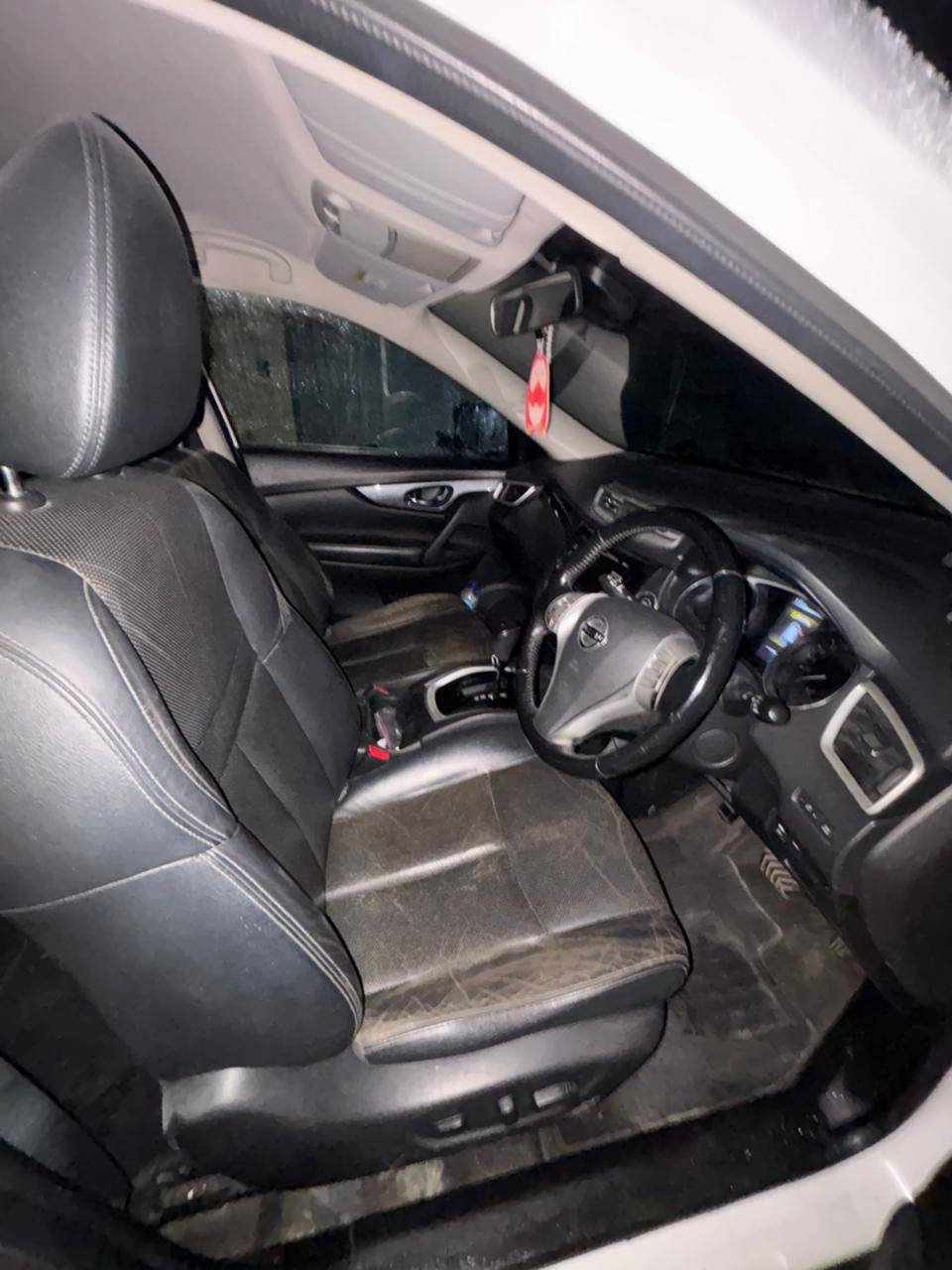 2015 Nissan X-Trail  2.5 ST AT 2015 Nissan X-Trail  2.5 ST AT