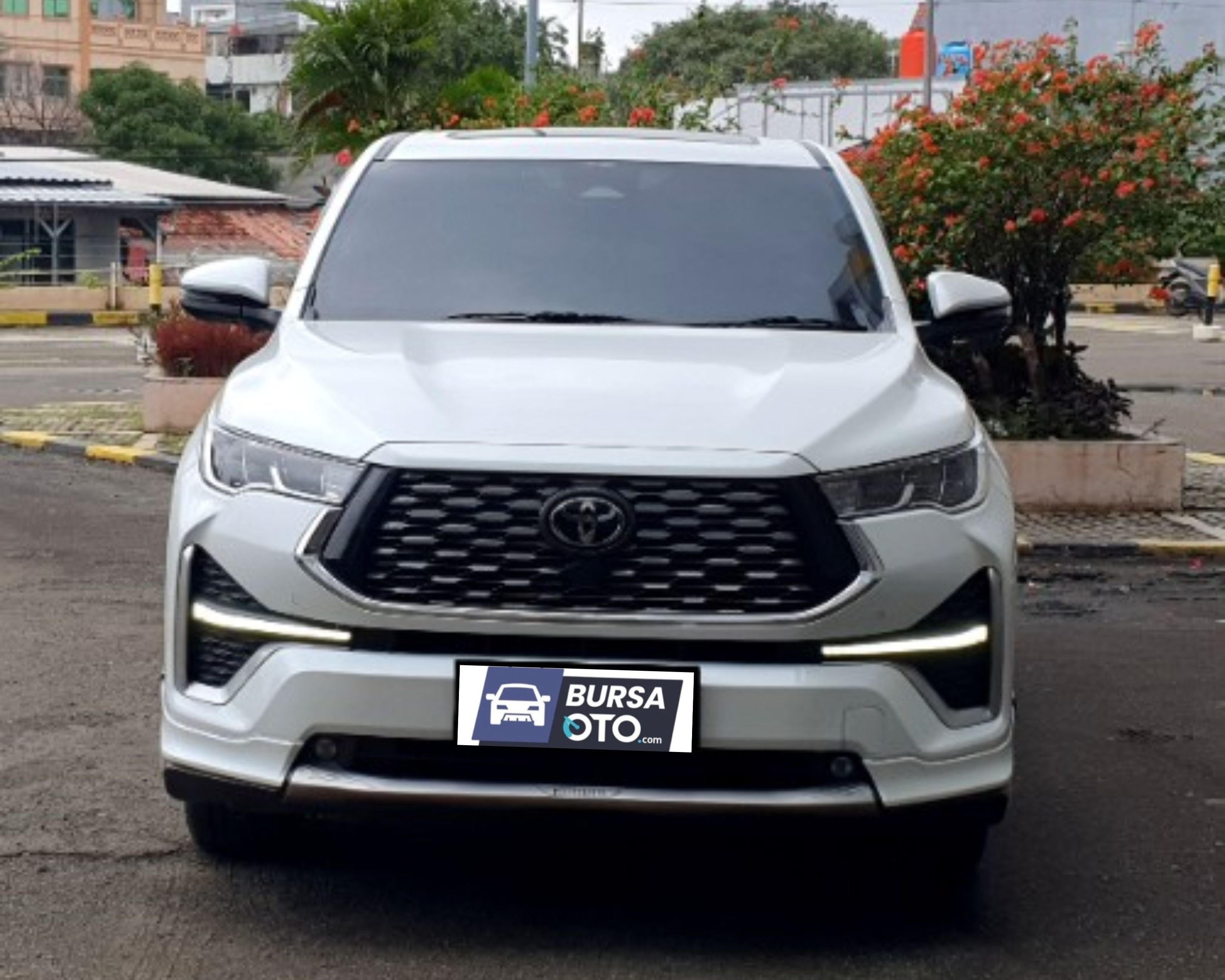 Second Hand 2022 Toyota Kijang Innova Zenix Hybrid EV Second Hand 2022 Toyota Kijang Innova Zenix Hybrid EV