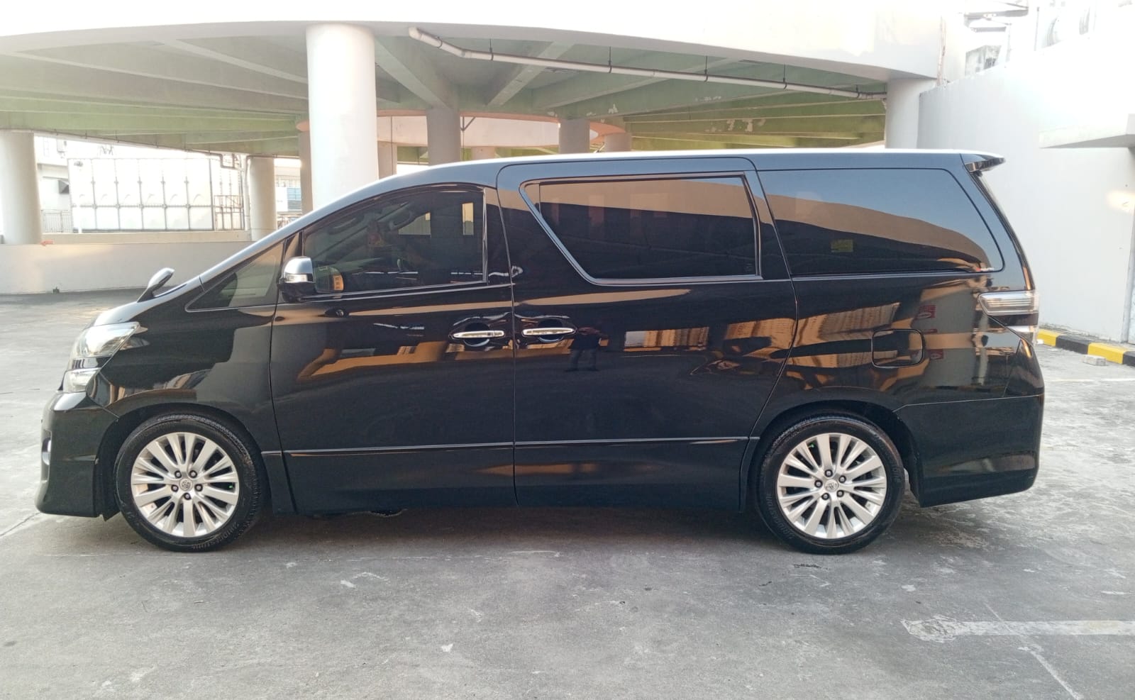 2013 Toyota Vellfire 2013 Toyota Vellfire