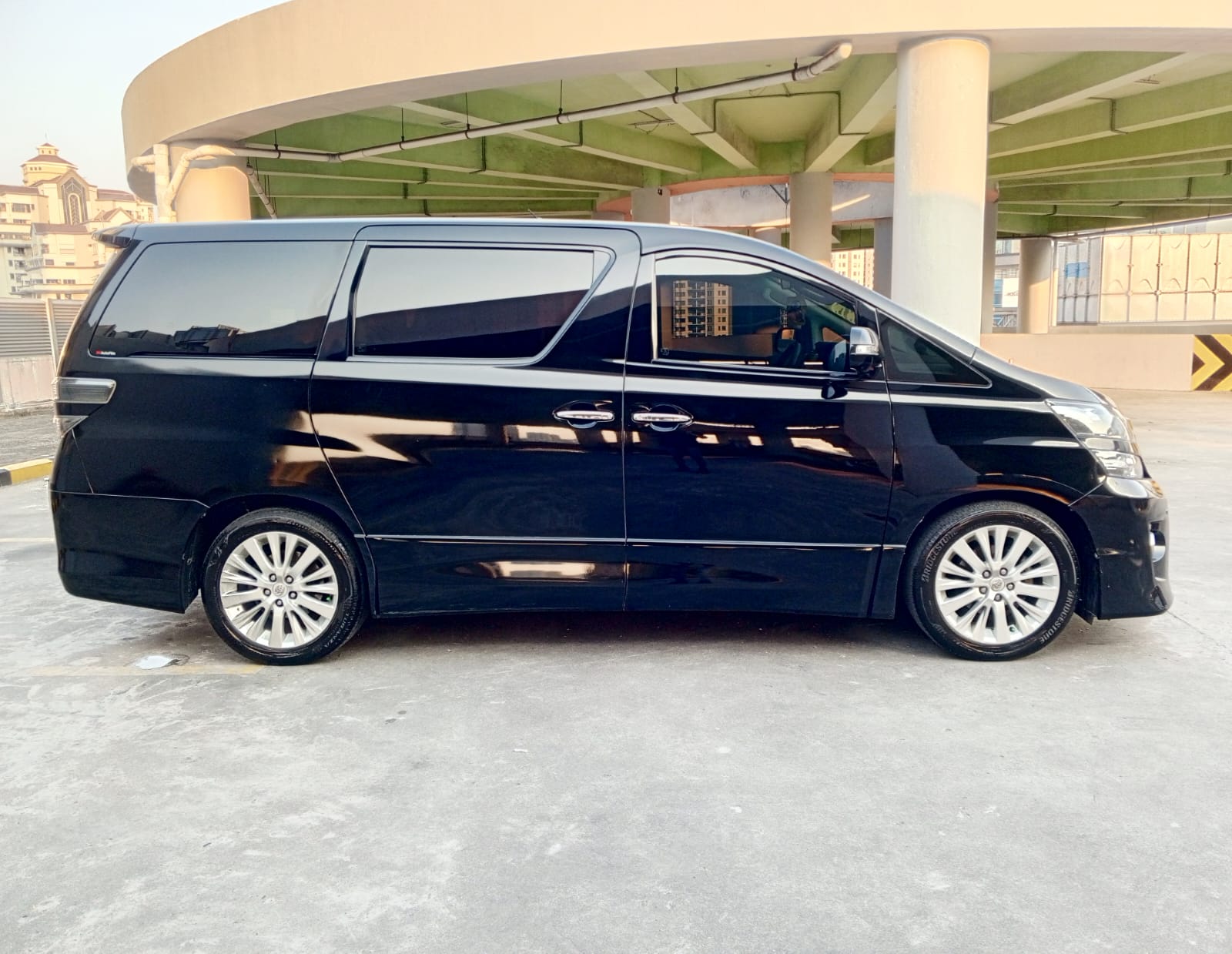 2013 Toyota Vellfire 2013 Toyota Vellfire