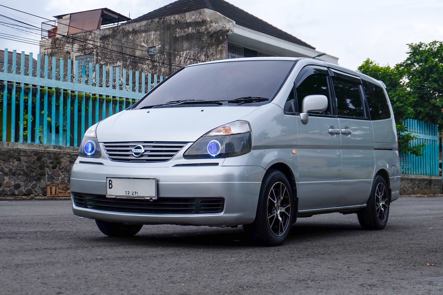 2009 Nissan Serena  CT 2.0 A/T Bekas 2009 Nissan Serena  CT 2.0 A/T Bekas