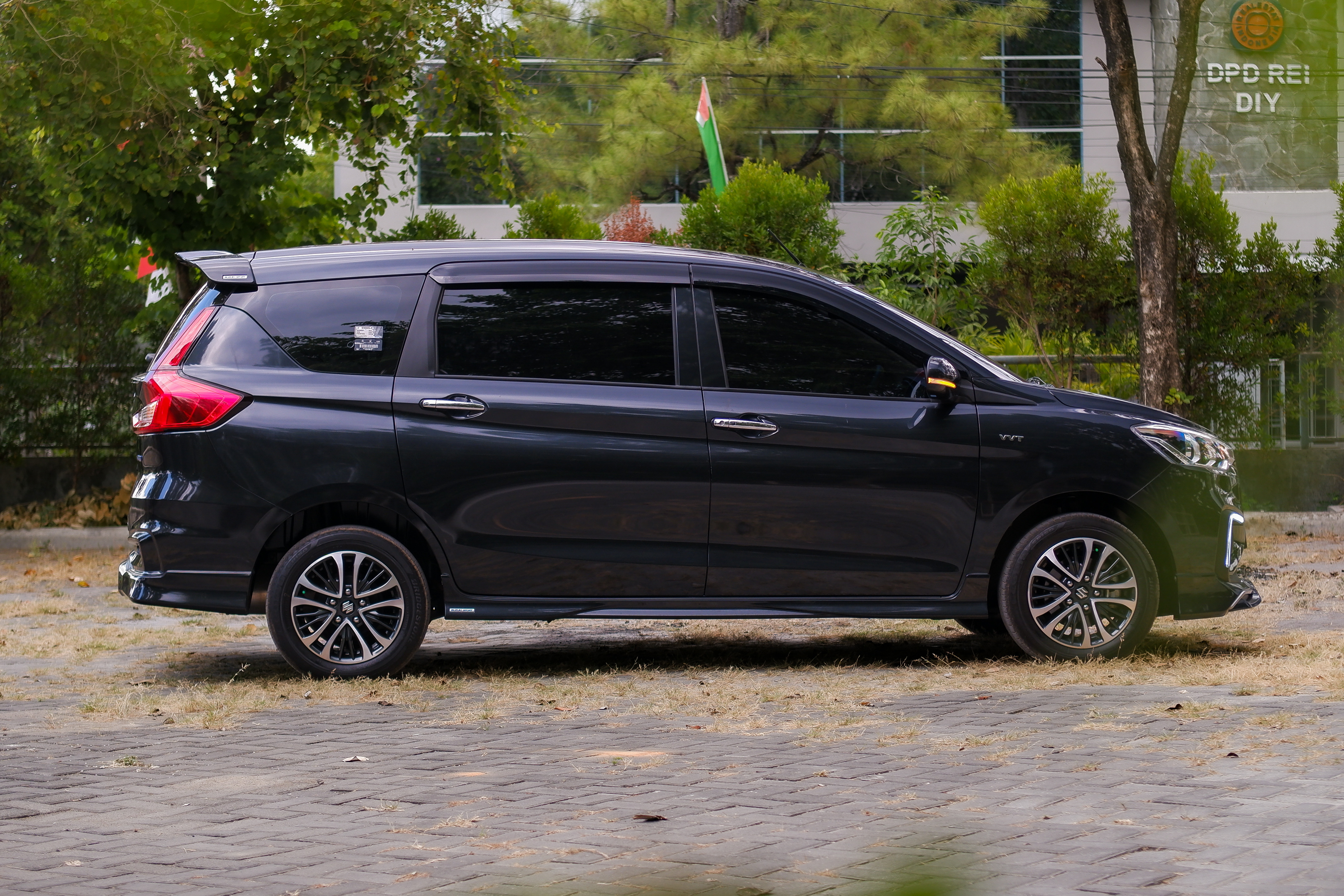 2023 Suzuki Ertiga Smart Hybrid SS AT 2023 Suzuki Ertiga Smart Hybrid SS AT