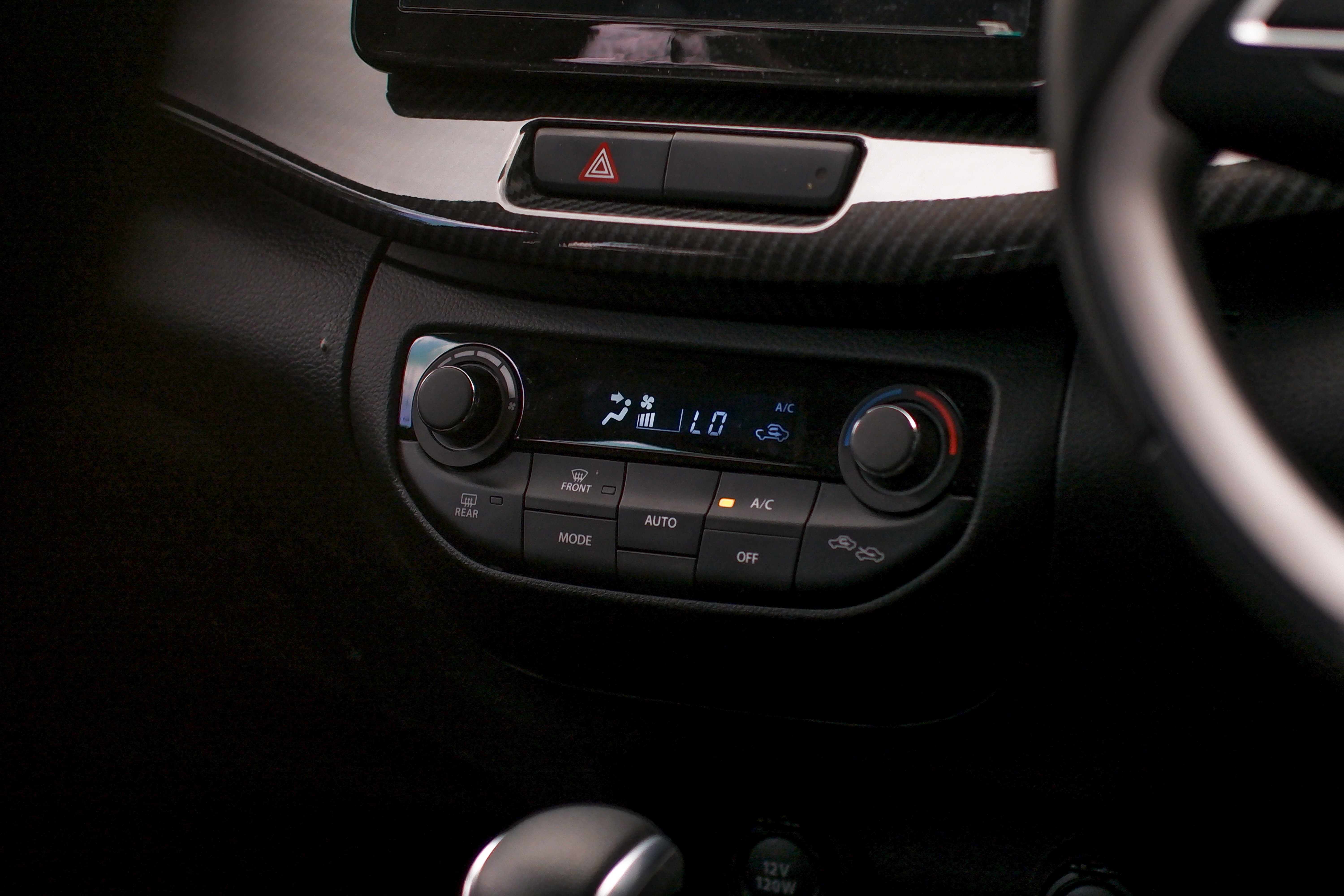 2023 Suzuki Ertiga Smart Hybrid SS AT 2023 Suzuki Ertiga Smart Hybrid SS AT