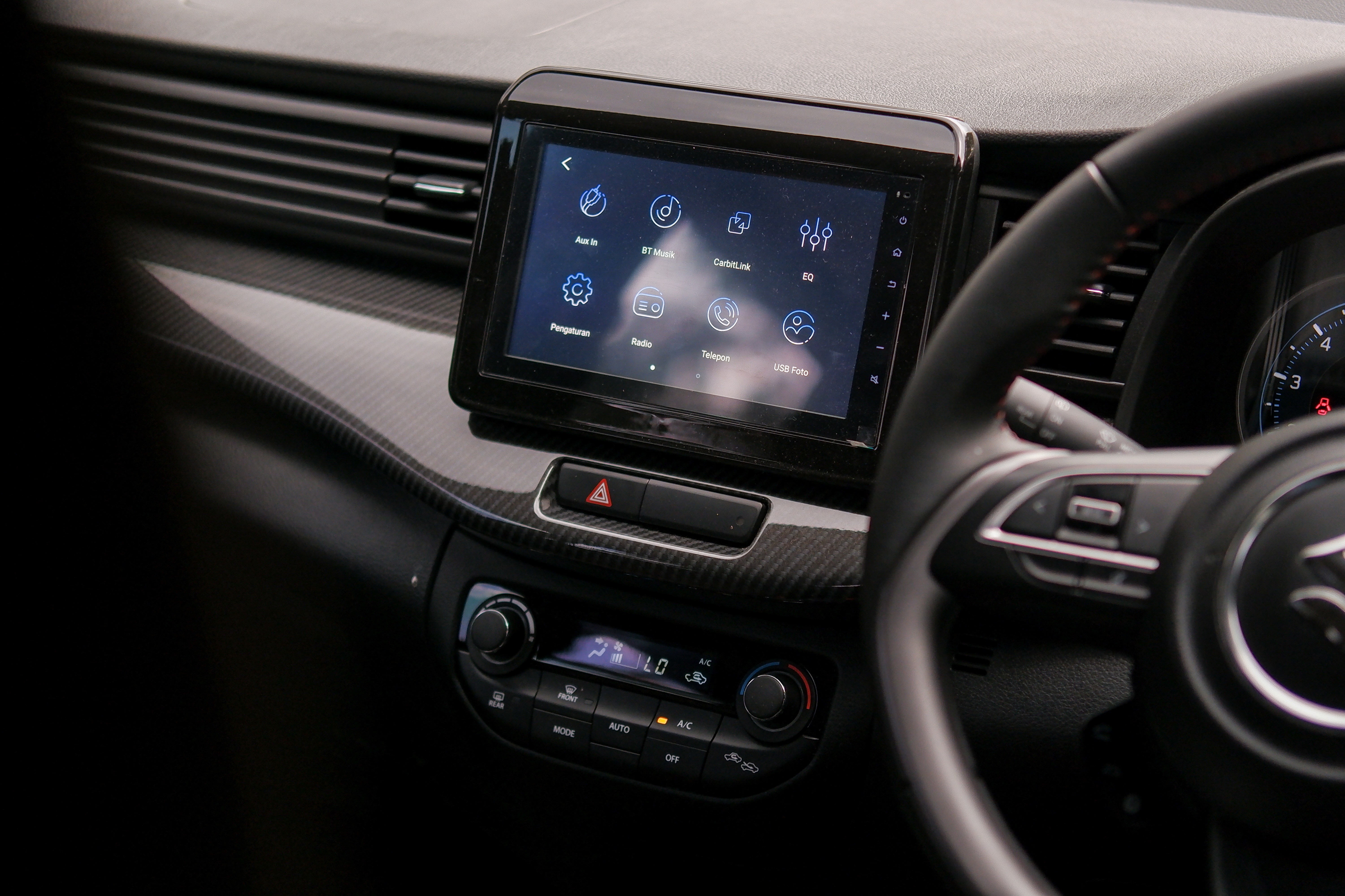 2023 Suzuki Ertiga Smart Hybrid SS AT 2023 Suzuki Ertiga Smart Hybrid SS AT