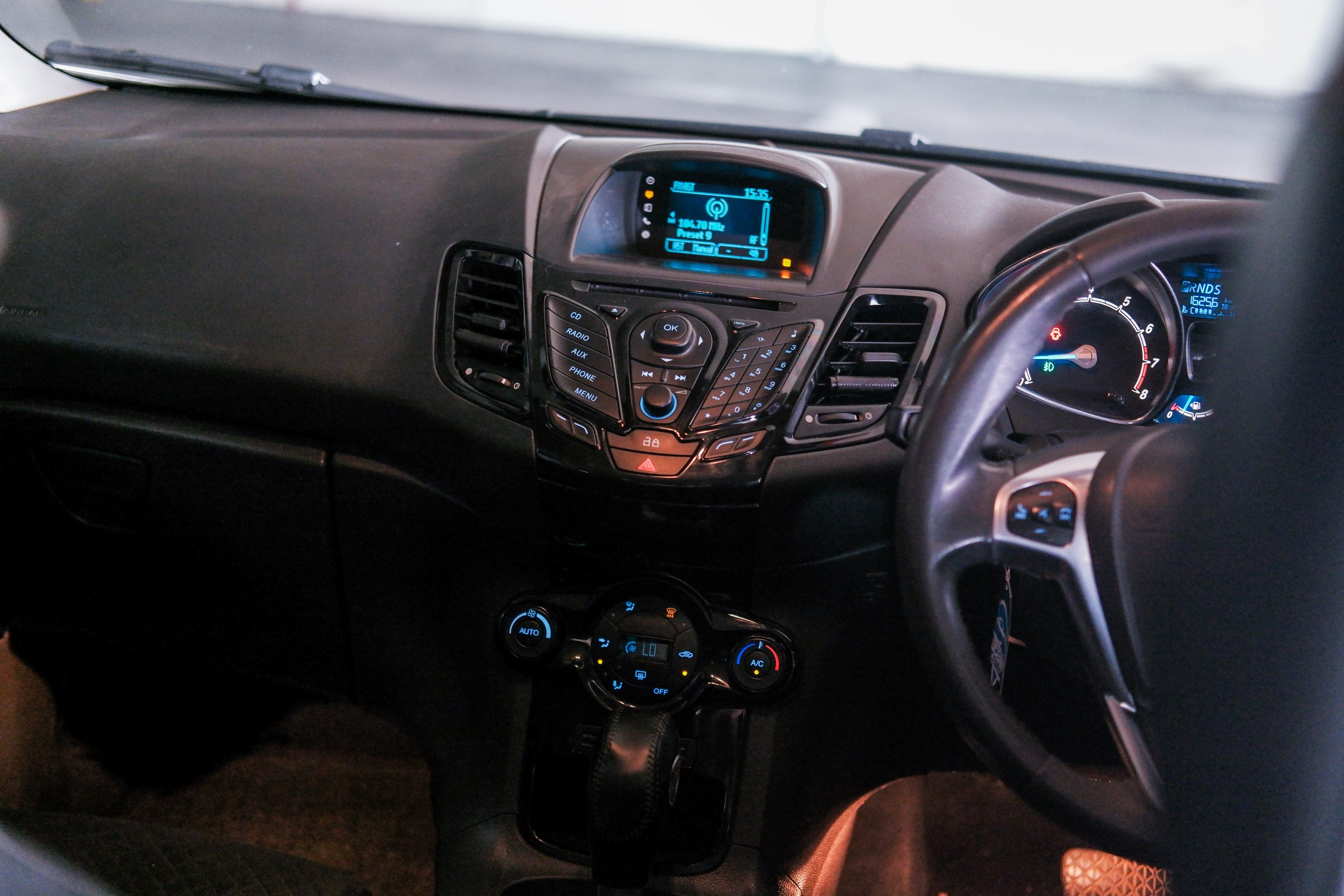 2015 Ford Fiesta  1.5L AT S 2015 Ford Fiesta  1.5L AT S