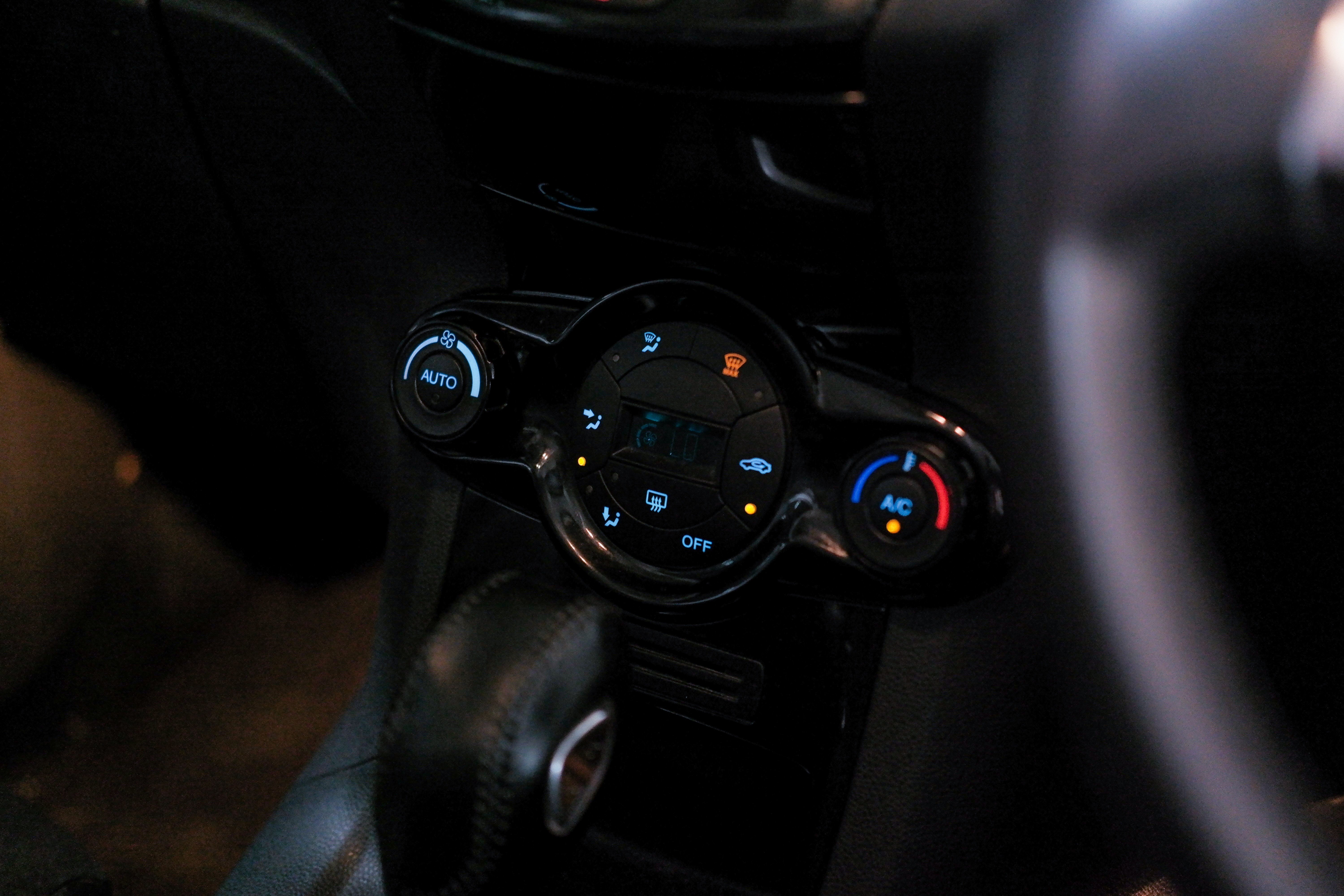 2015 Ford Fiesta  1.5L AT S 2015 Ford Fiesta  1.5L AT S