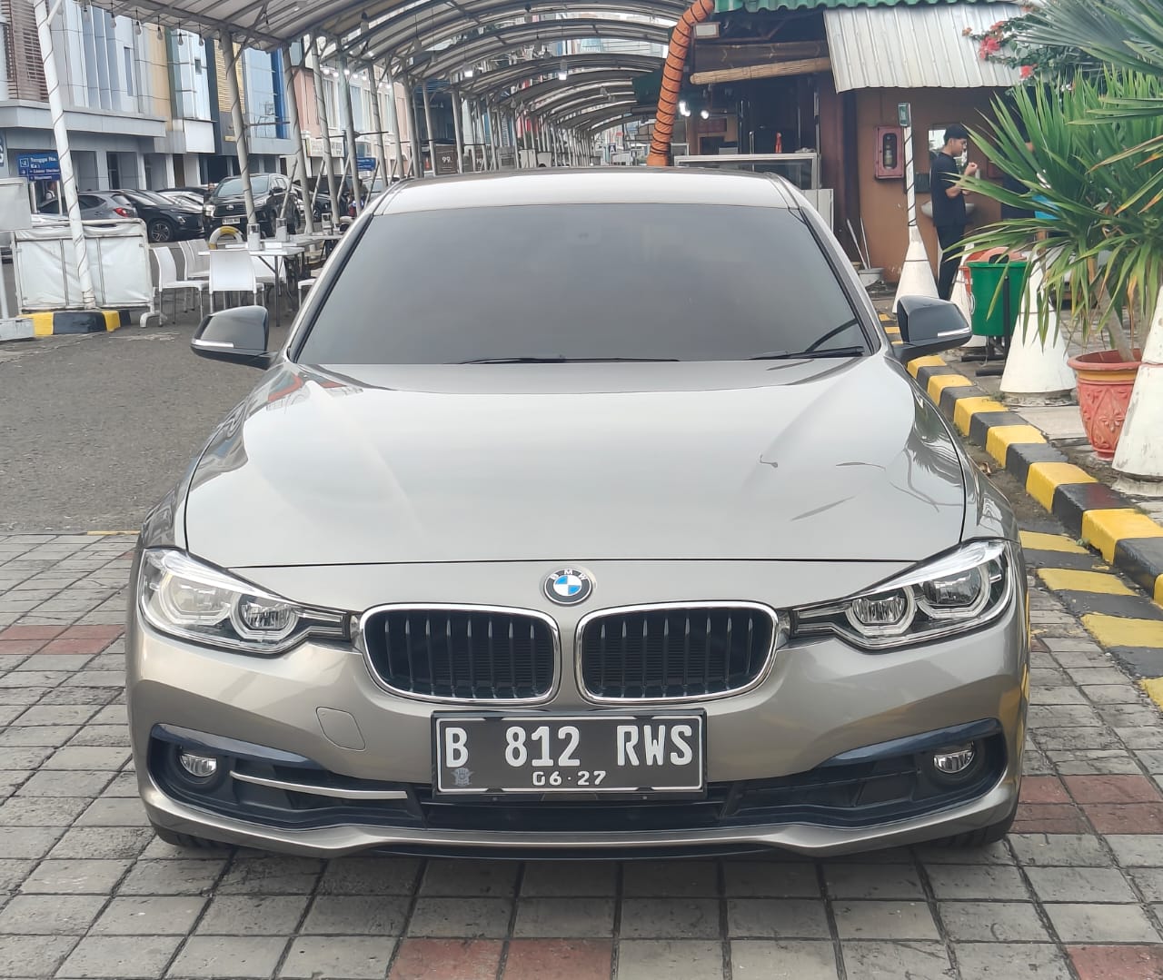 Second Hand 2016 BMW 3 Series Sedan Second Hand 2016 BMW 3 Series Sedan