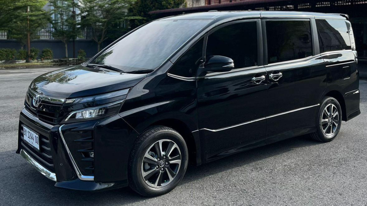 2018 Toyota Voxy 2.0L AT 2018 Toyota Voxy 2.0L AT