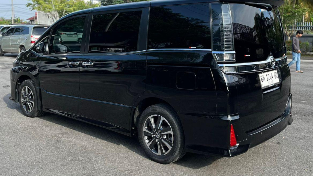 2018 Toyota Voxy 2.0L AT 2018 Toyota Voxy 2.0L AT