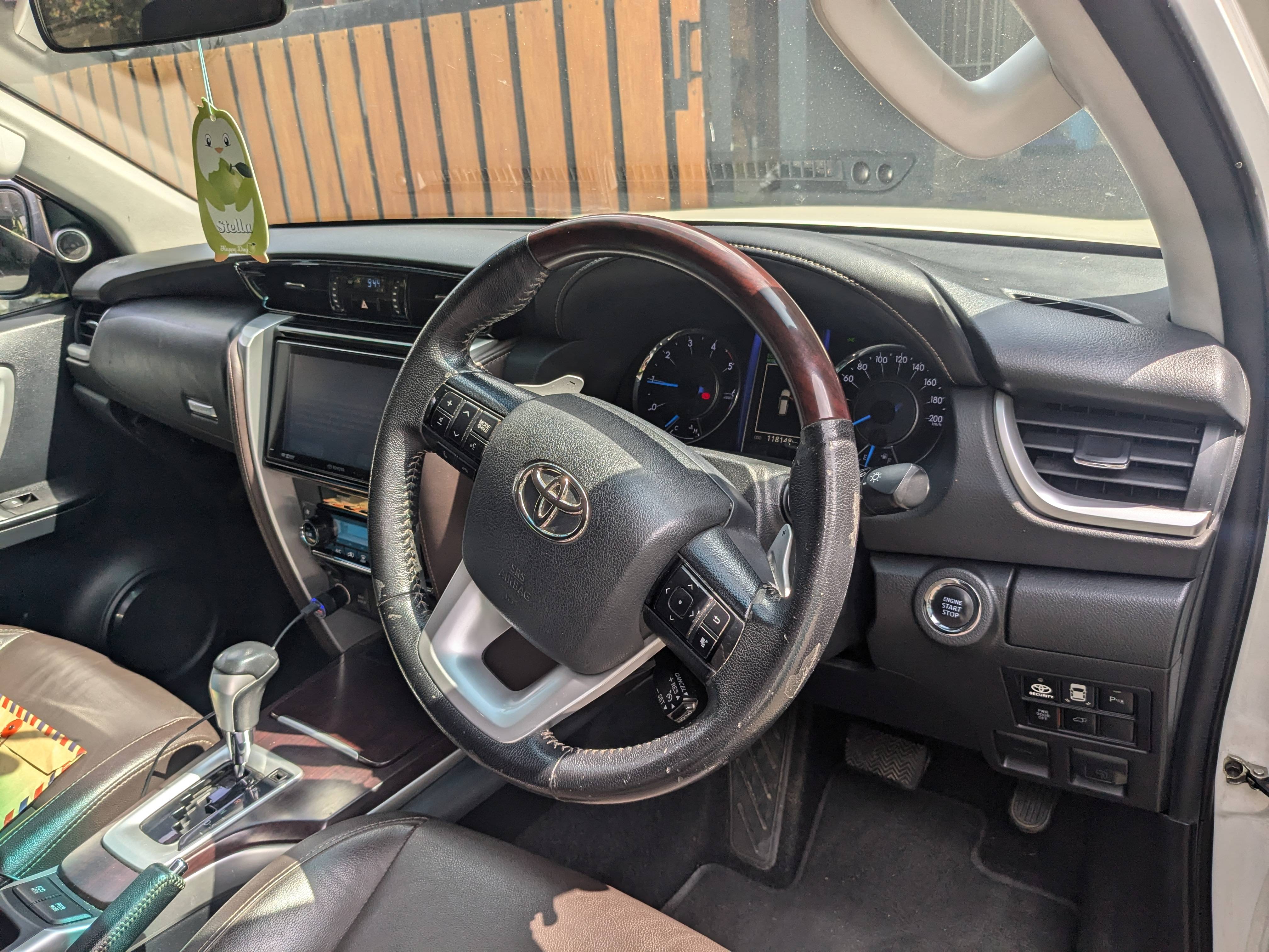 2016 Toyota Fortuner  VRZ 4X2 2.4 AT 2016 Toyota Fortuner  VRZ 4X2 2.4 AT