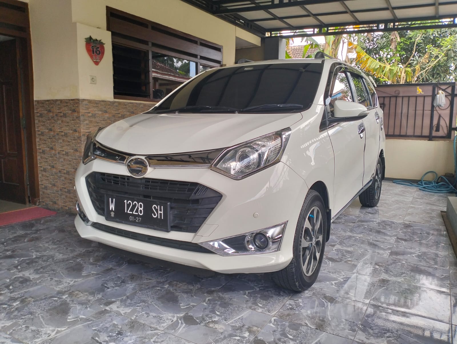 Second Hand 2016 Daihatsu Sigra  1.2 R MT DLX Second Hand 2016 Daihatsu Sigra  1.2 R MT DLX