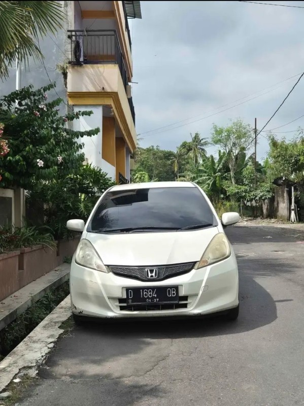 2012 Honda Jazz  1.5L S MT