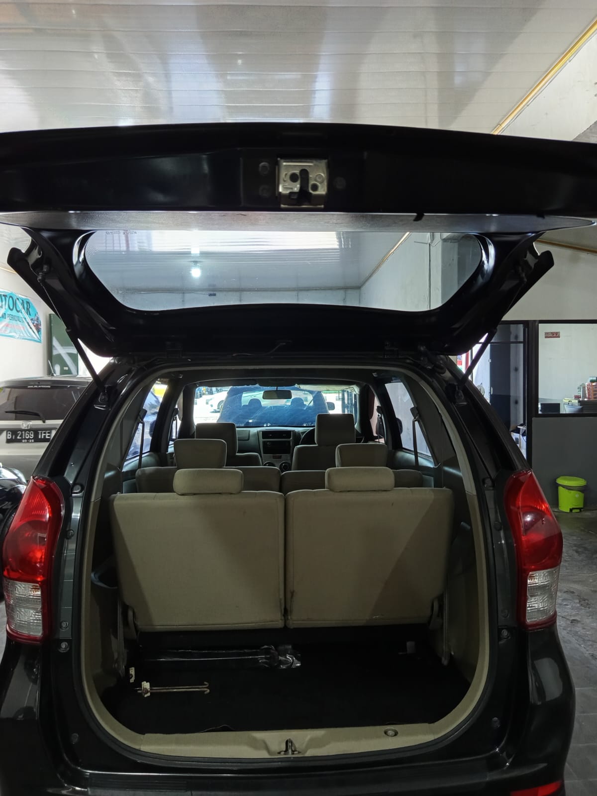 2013 Daihatsu Xenia  1.3 R MT 2013 Daihatsu Xenia  1.3 R MT