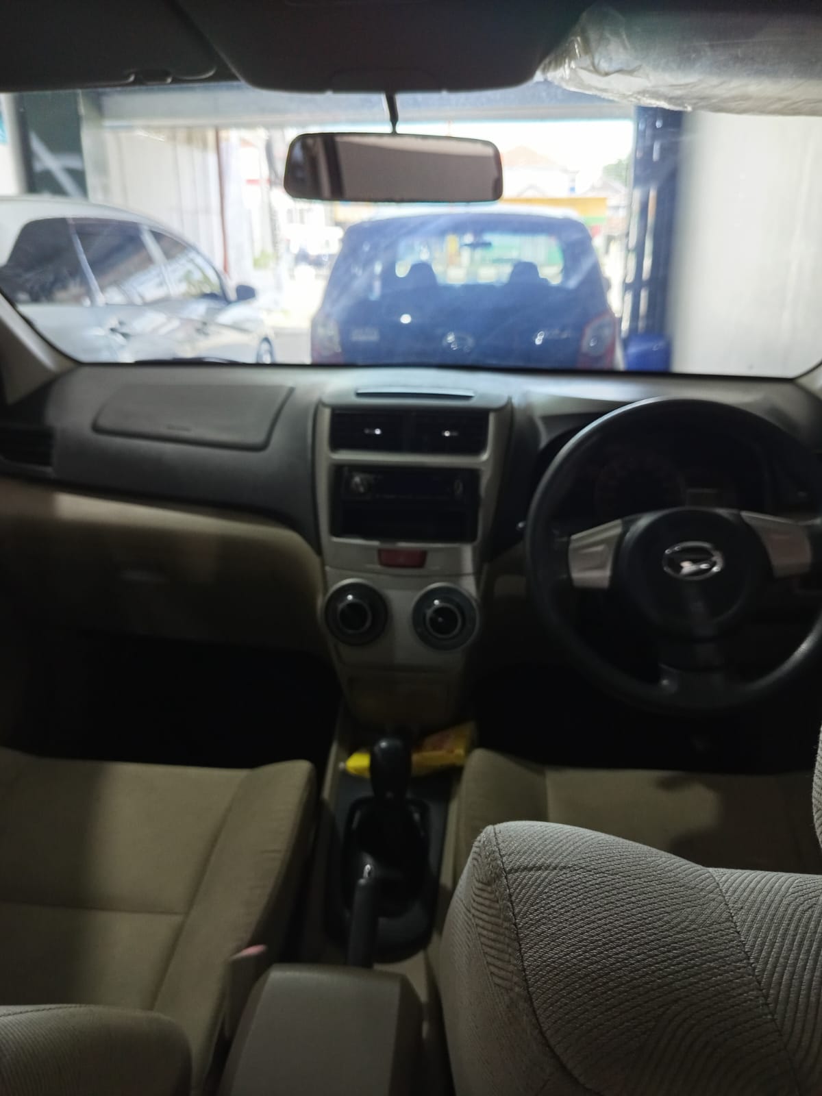 2013 Daihatsu Xenia  1.3 R MT 2013 Daihatsu Xenia  1.3 R MT