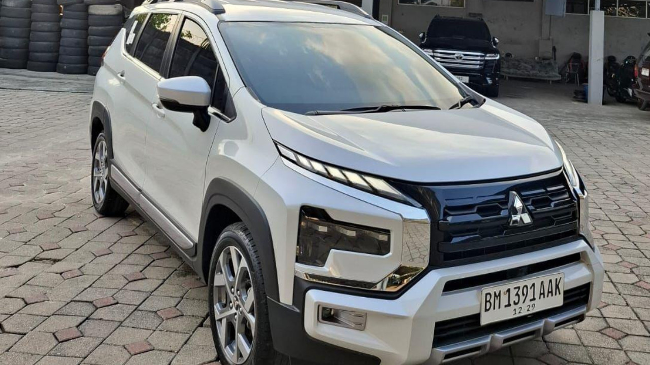 2024 Mitsubishi Xpander  CROSS 1.5L PLUS 4X2 AT 2024 Mitsubishi Xpander  CROSS 1.5L PLUS 4X2 AT