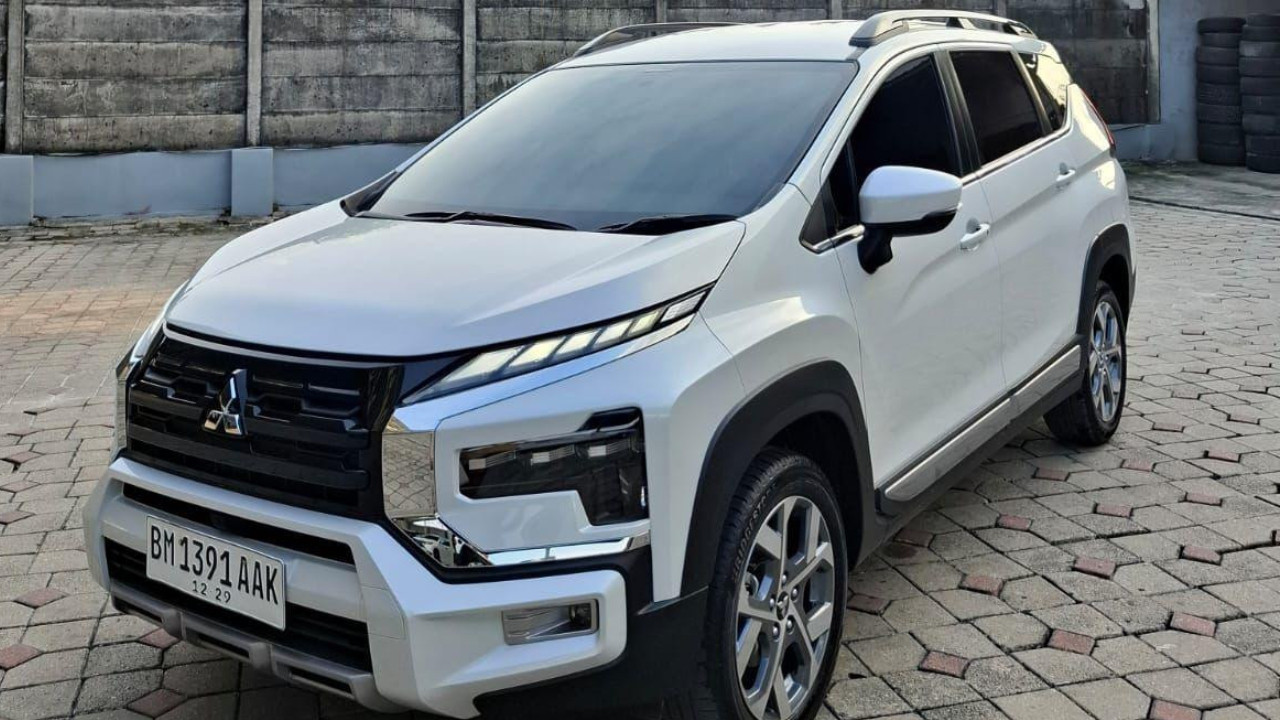 2024 Mitsubishi Xpander  CROSS 1.5L PLUS 4X2 AT 2024 Mitsubishi Xpander  CROSS 1.5L PLUS 4X2 AT