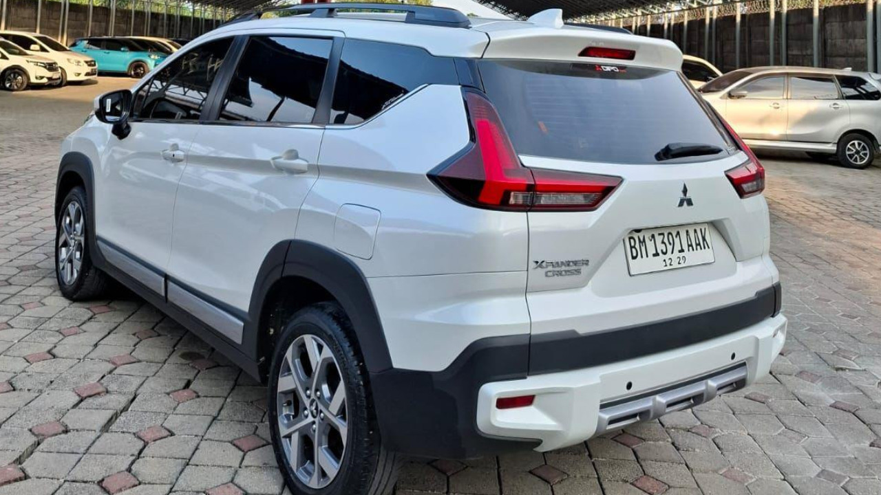 2024 Mitsubishi Xpander  CROSS 1.5L PLUS 4X2 AT 2024 Mitsubishi Xpander  CROSS 1.5L PLUS 4X2 AT