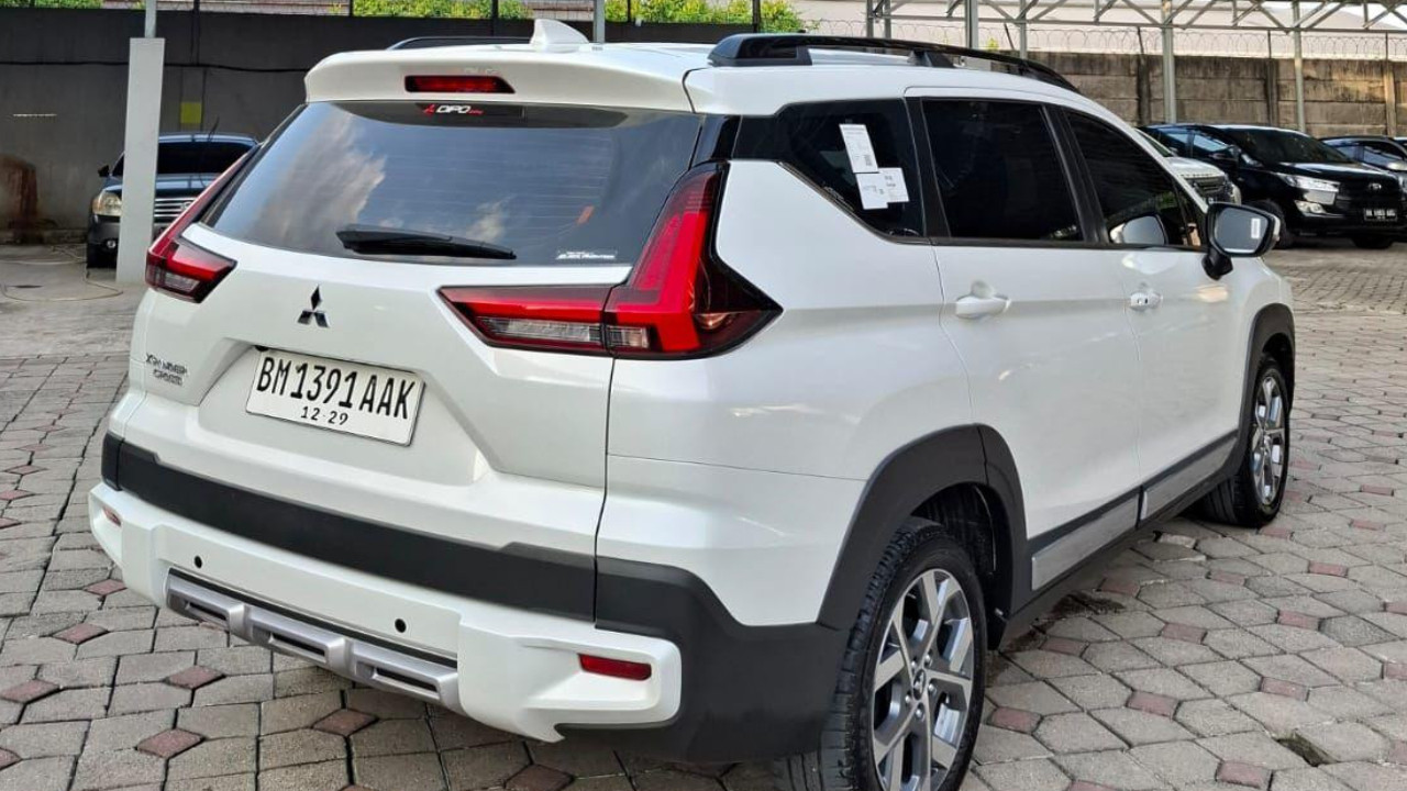 2024 Mitsubishi Xpander  CROSS 1.5L PLUS 4X2 AT 2024 Mitsubishi Xpander  CROSS 1.5L PLUS 4X2 AT