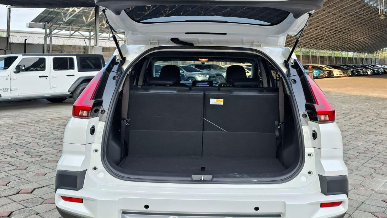 2024 Mitsubishi Xpander  CROSS 1.5L PLUS 4X2 AT 2024 Mitsubishi Xpander  CROSS 1.5L PLUS 4X2 AT