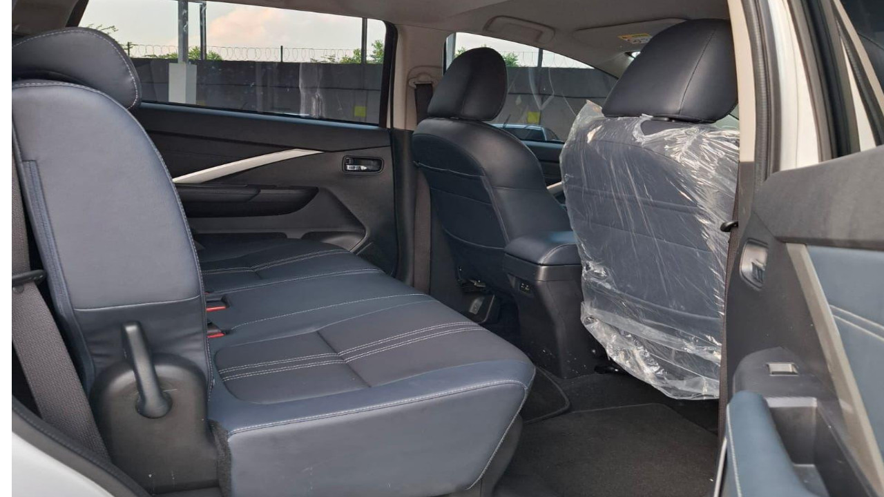 2024 Mitsubishi Xpander  CROSS 1.5L PLUS 4X2 AT 2024 Mitsubishi Xpander  CROSS 1.5L PLUS 4X2 AT