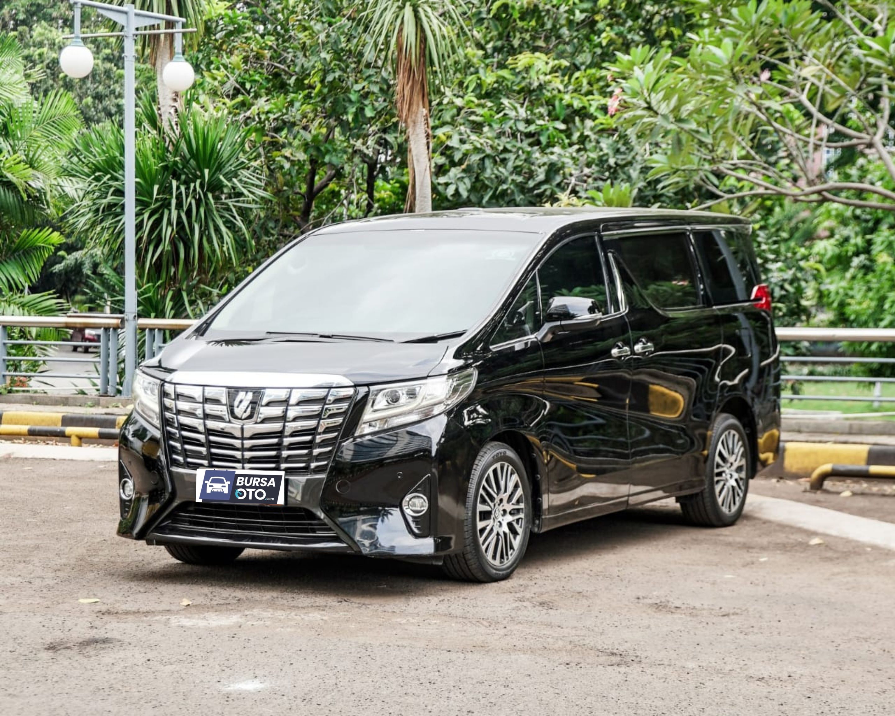 Second Hand 2015 Toyota Alphard Second Hand 2015 Toyota Alphard