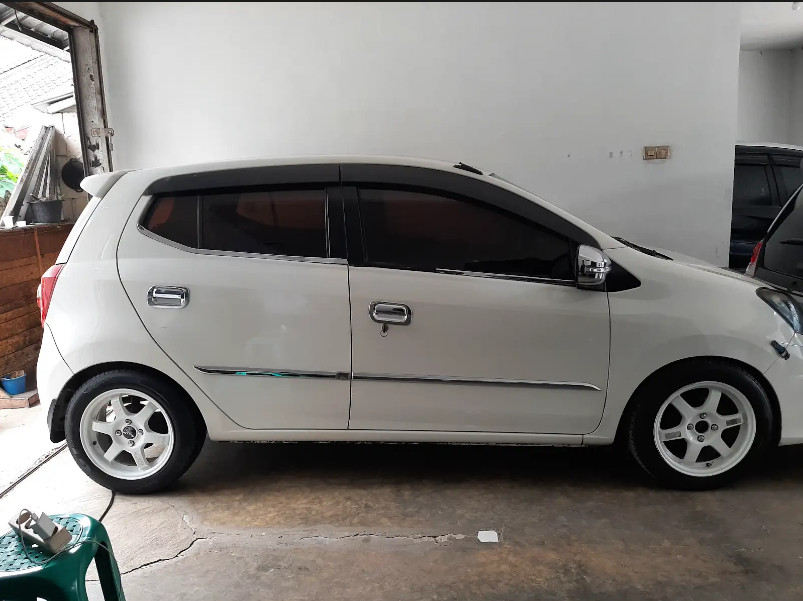 2015 Toyota Agya 1.0L G A/T 2015 Toyota Agya 1.0L G A/T