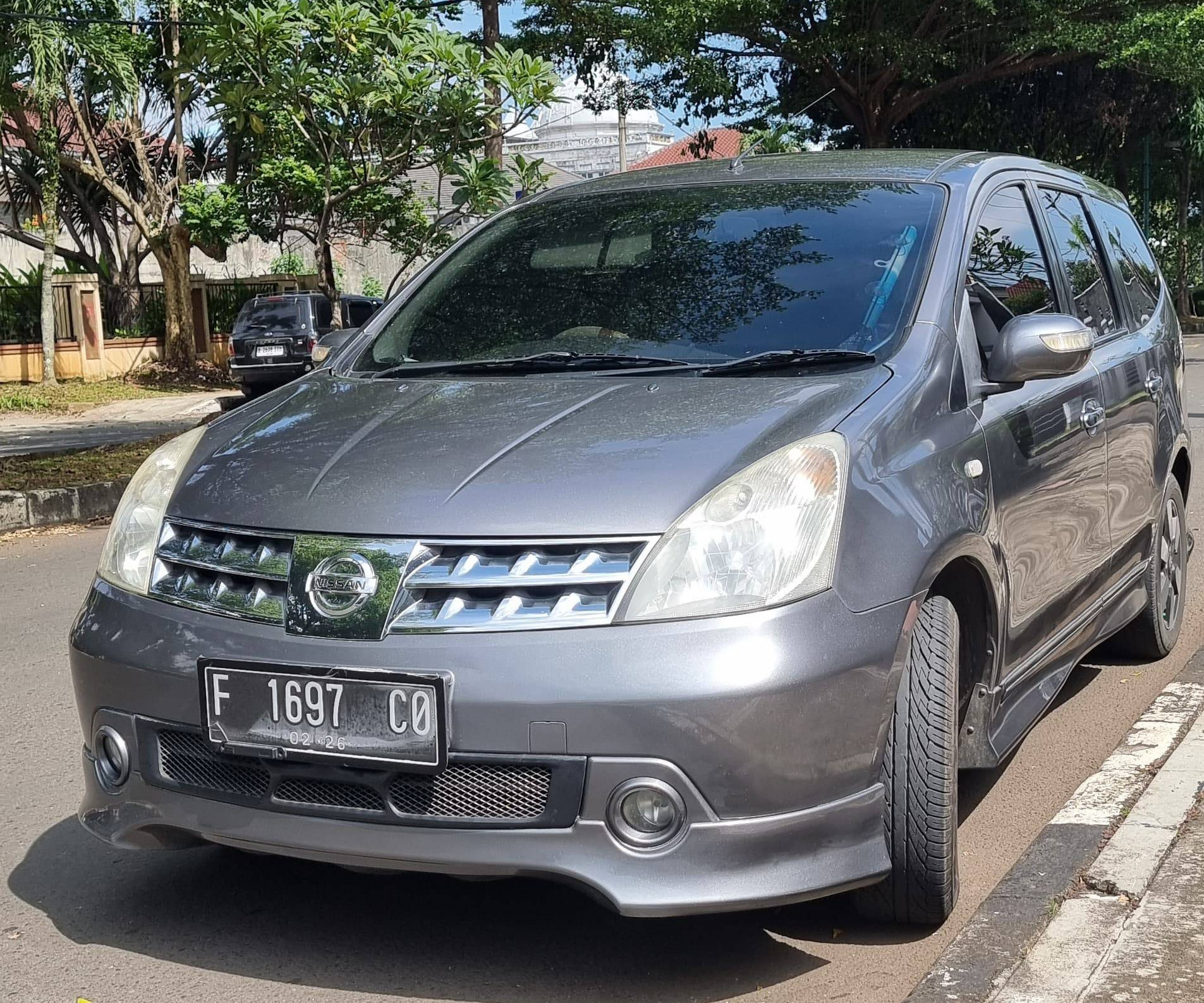 2011 Nissan Grand Livina 1.5 Ultimate AT Bekas 2011 Nissan Grand Livina 1.5 Ultimate AT Bekas