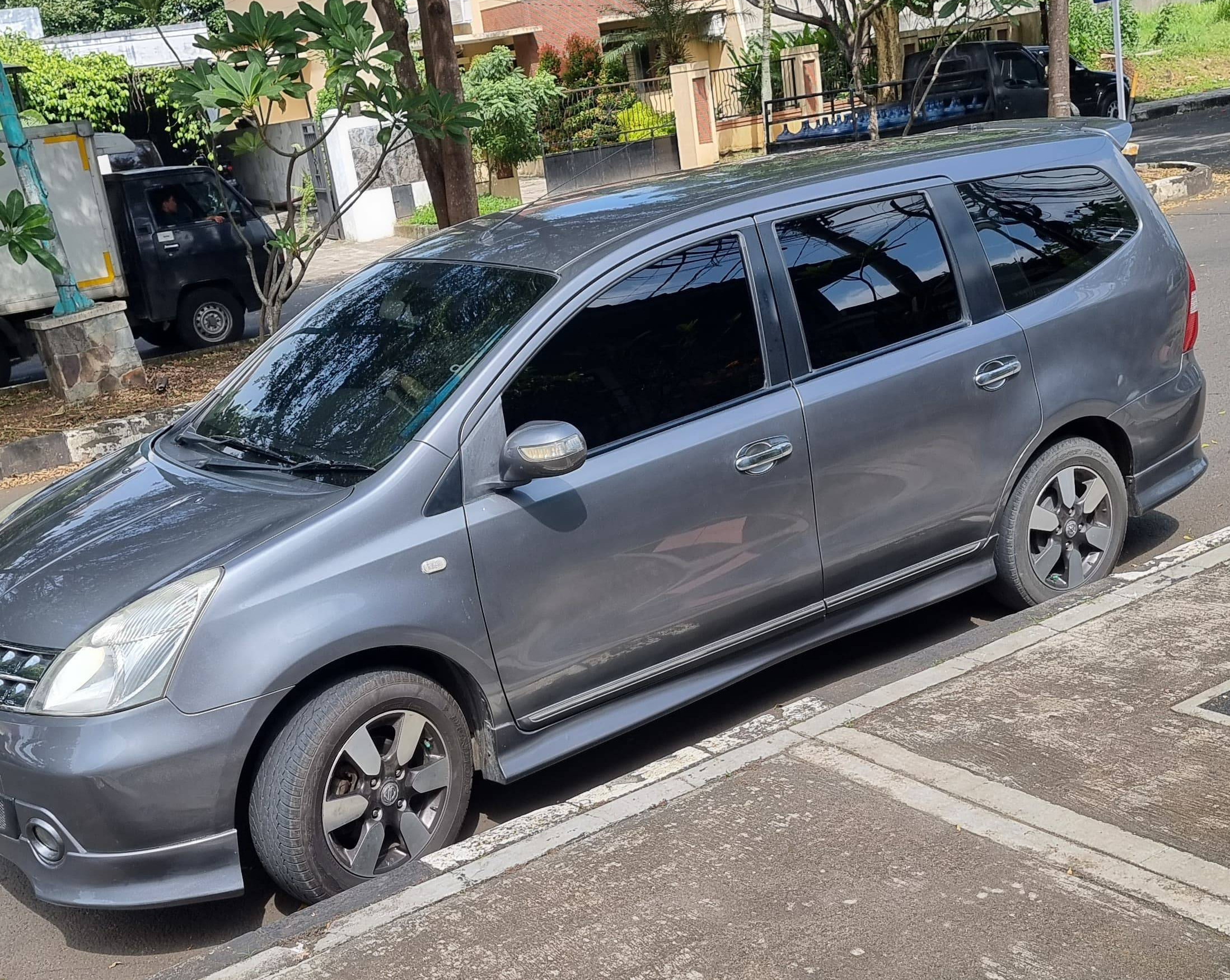 2011 Nissan Grand Livina 1.5 Ultimate AT 2011 Nissan Grand Livina 1.5 Ultimate AT