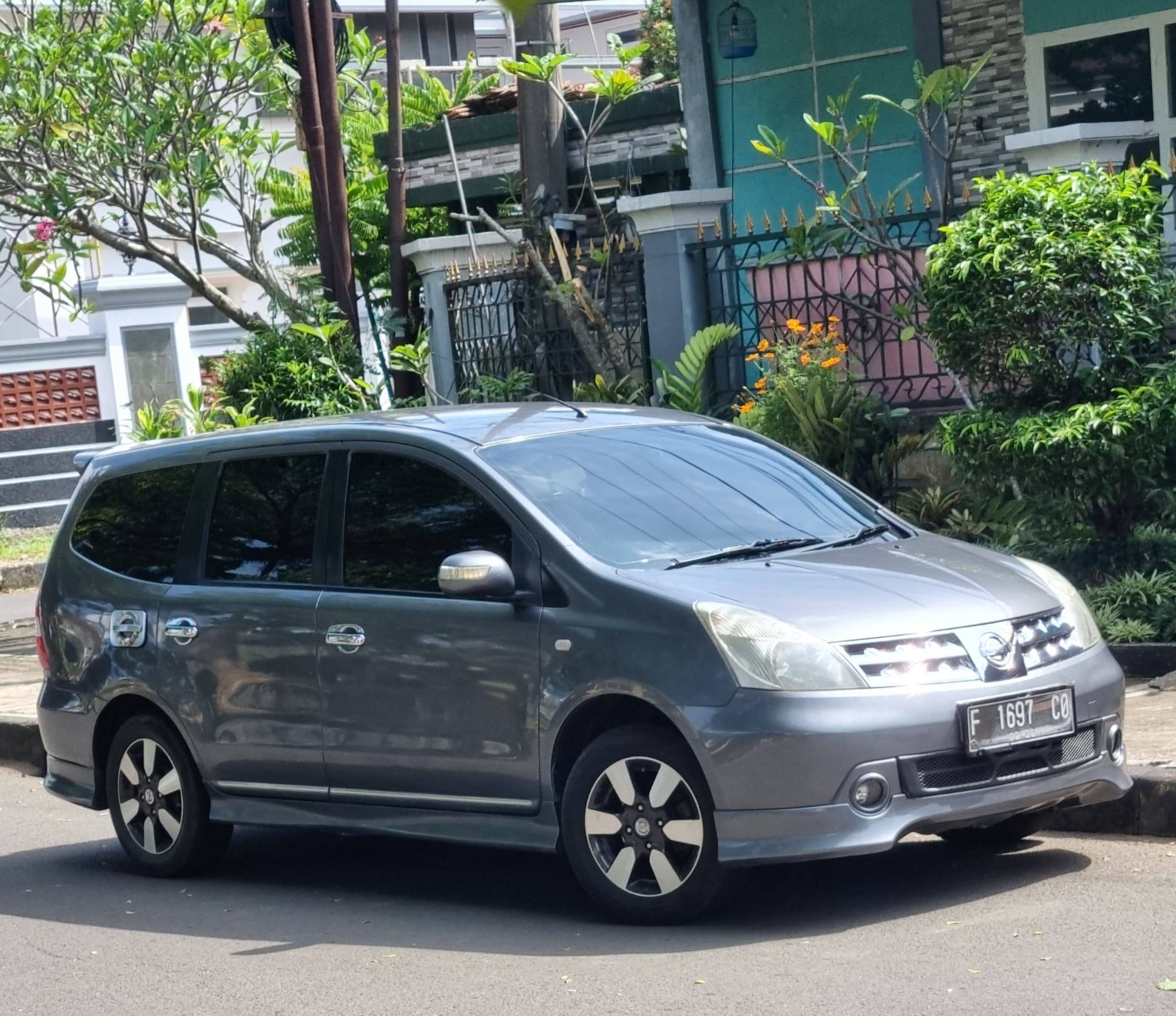 2011 Nissan Grand Livina 1.5 Ultimate AT 2011 Nissan Grand Livina 1.5 Ultimate AT