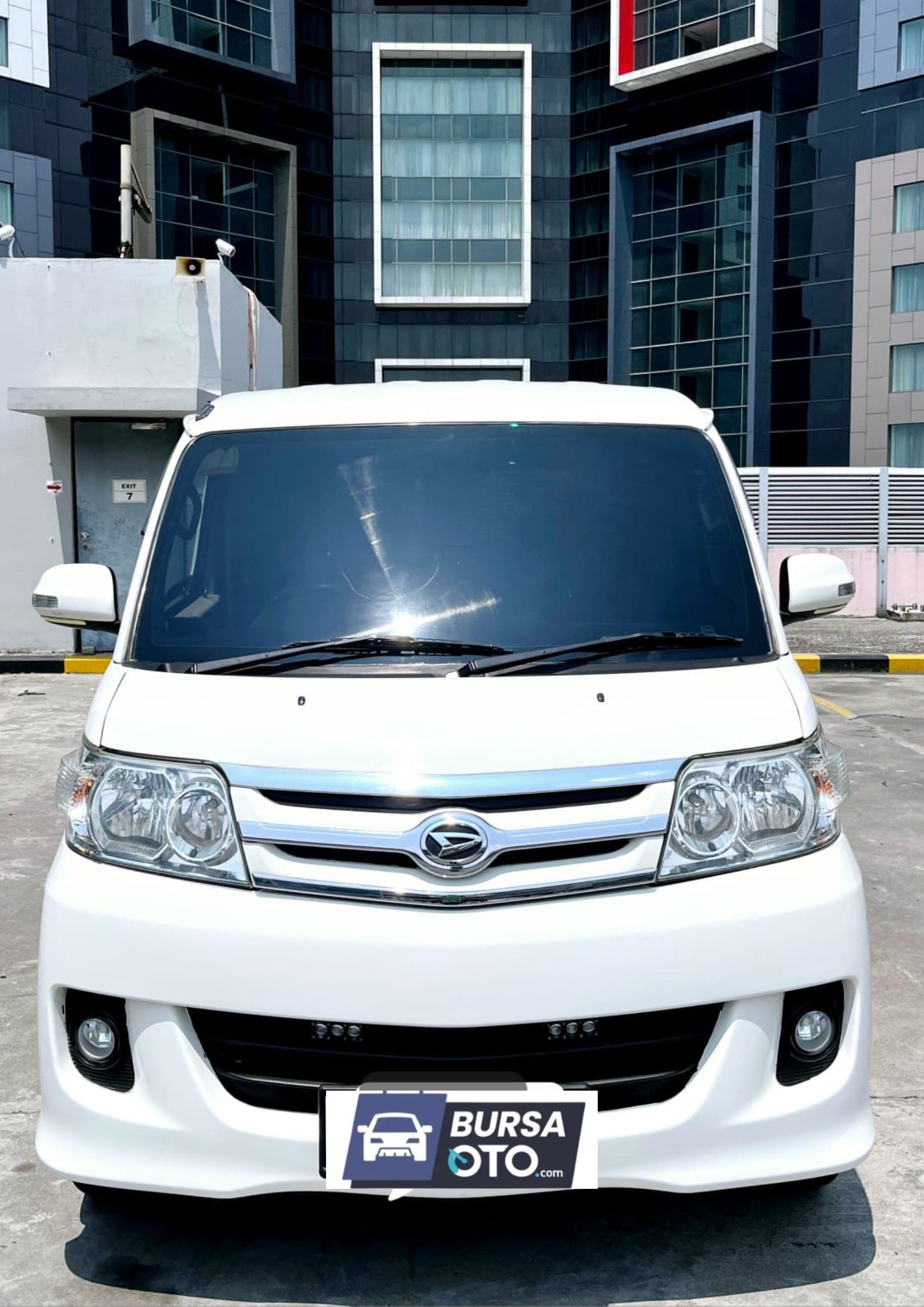 2013 Daihatsu Luxio Bekas 2013 Daihatsu Luxio Bekas