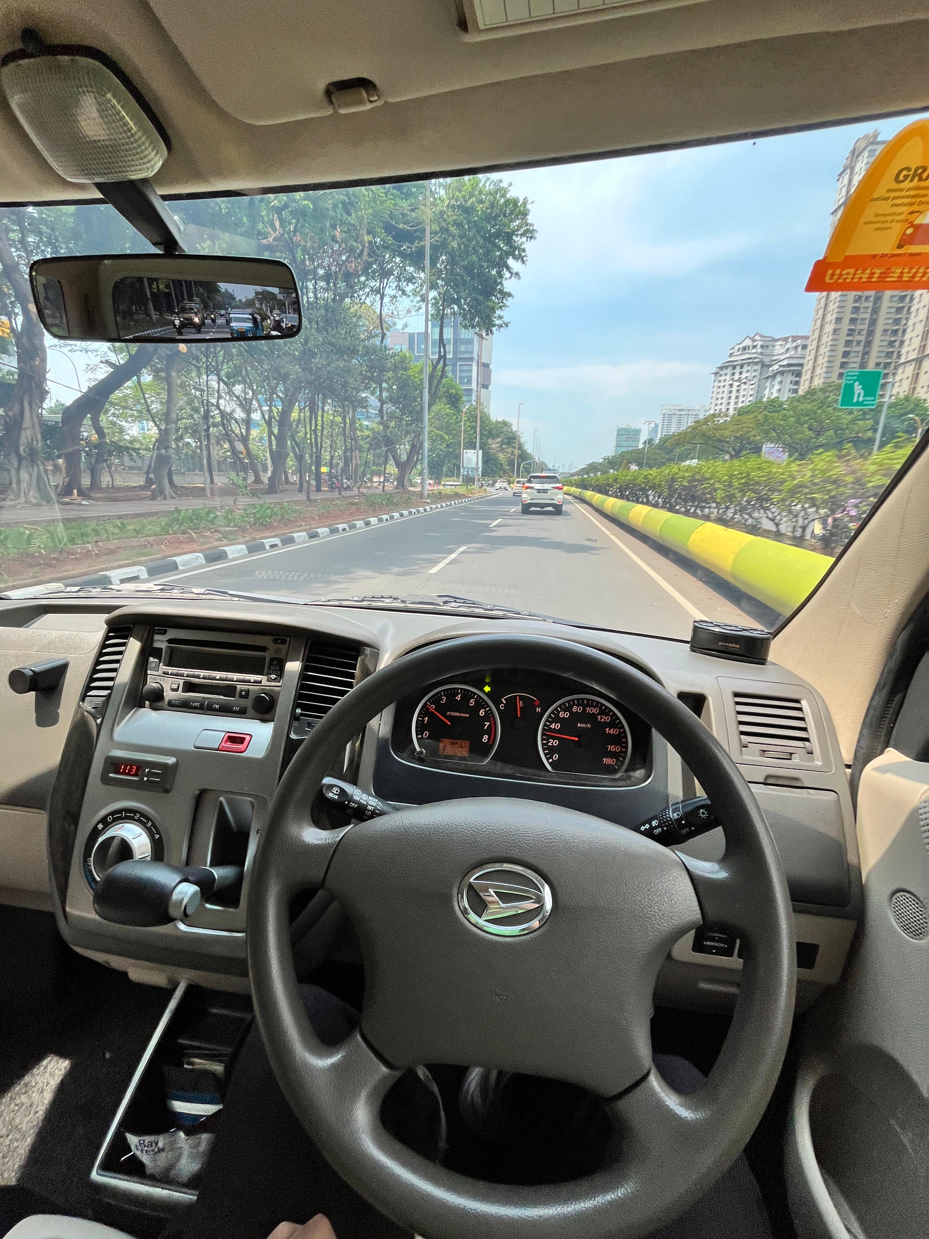 2013 Daihatsu Luxio  X AT 2013 Daihatsu Luxio  X AT