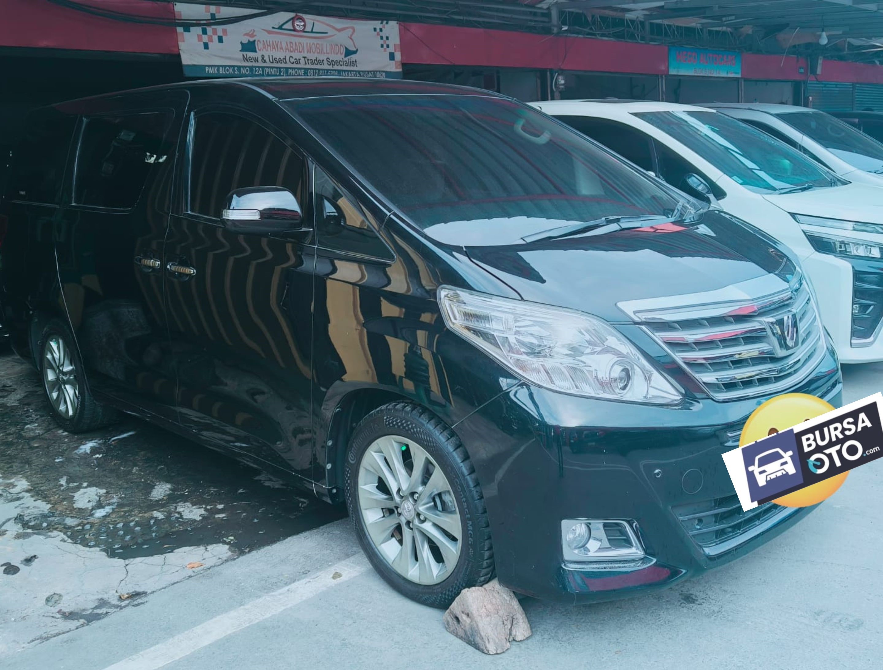 Second Hand 2014 Toyota Alphard  SC 2.4 AT Second Hand 2014 Toyota Alphard  SC 2.4 AT