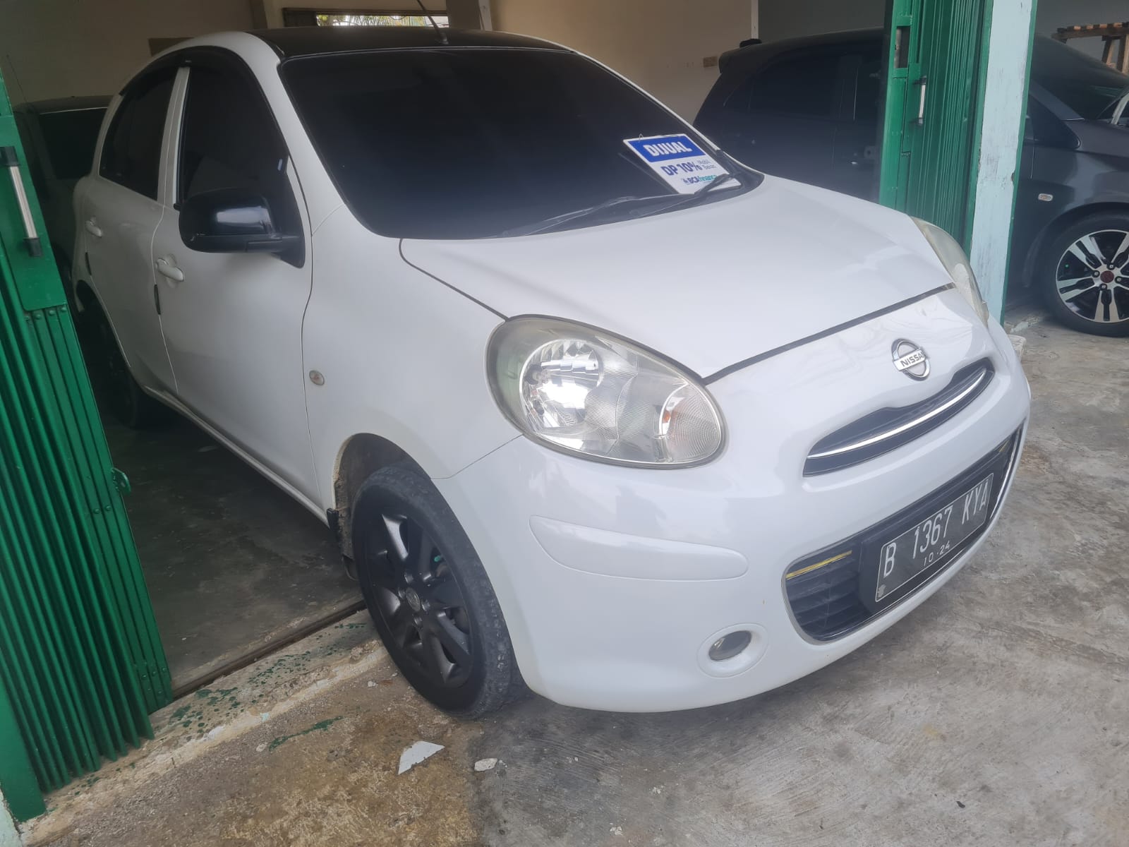 2013 Nissan March  1.2 AT 2013 Nissan March  1.2 AT