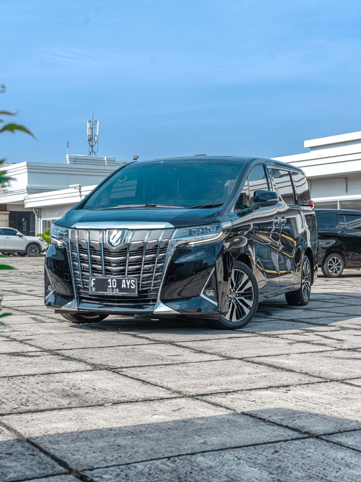 Second Hand 2023 Toyota Alphard Second Hand 2023 Toyota Alphard