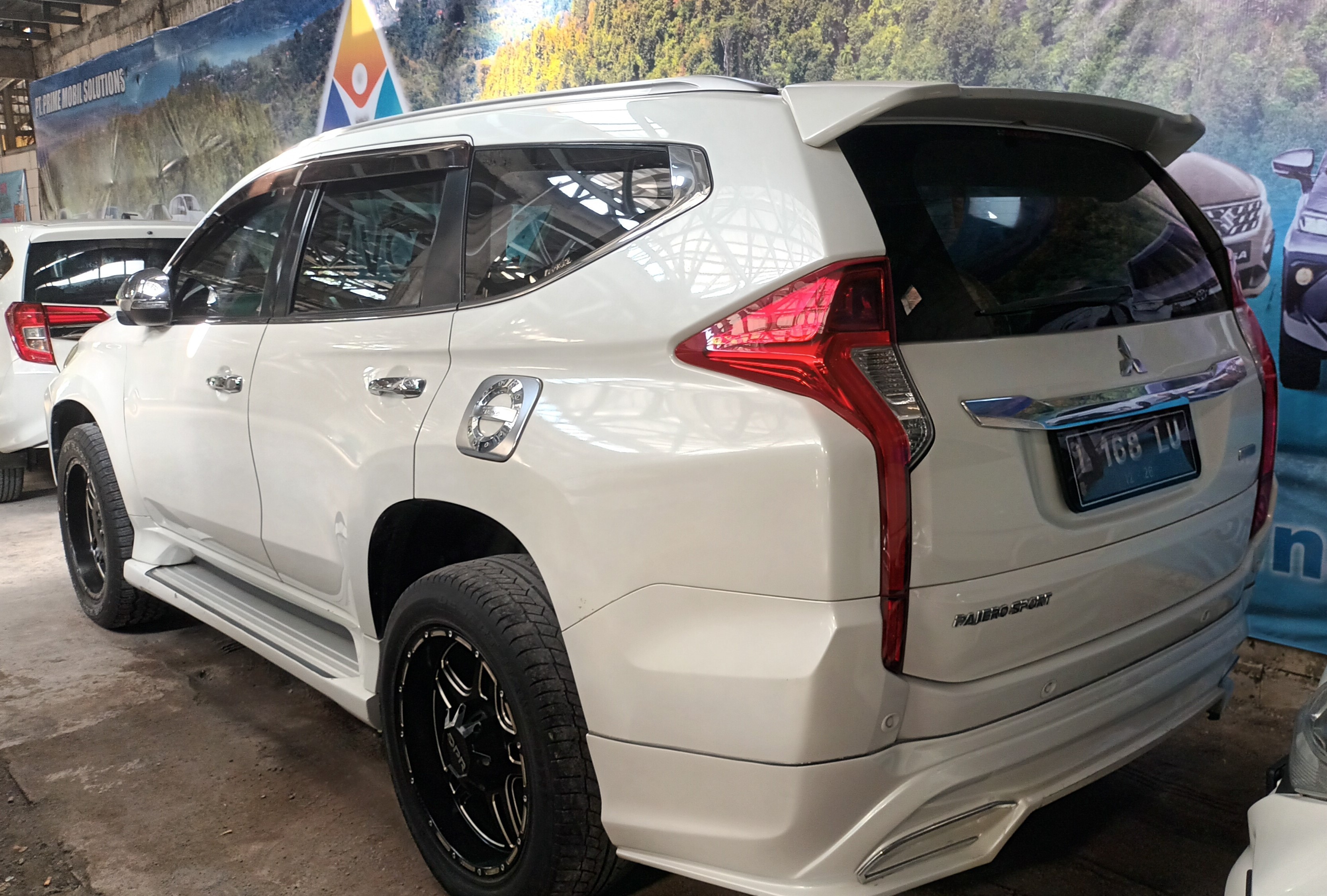 2016 Mitsubishi Pajero Sport  Dakar 4x2 AT 2016 Mitsubishi Pajero Sport  Dakar 4x2 AT