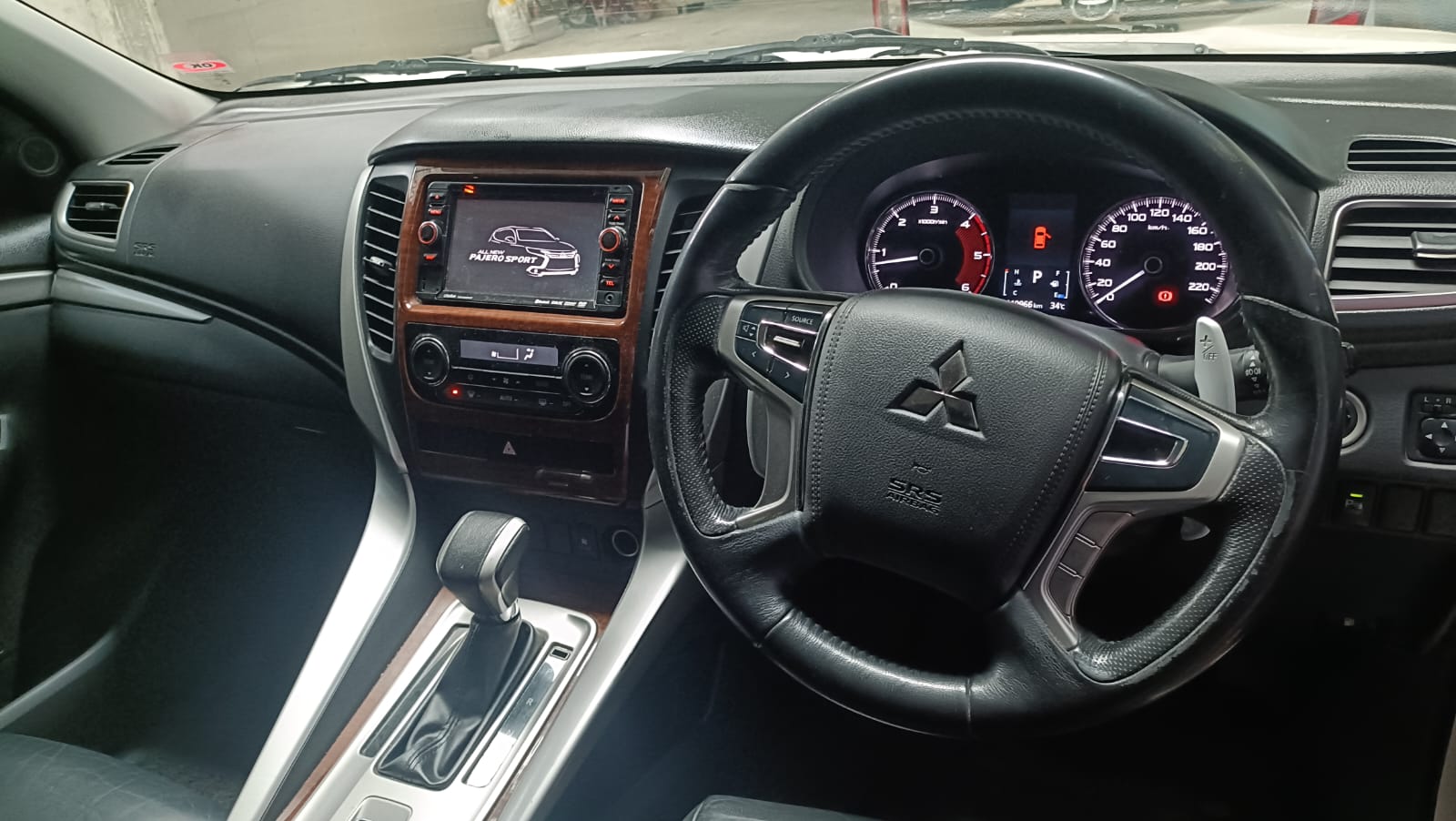 2016 Mitsubishi Pajero Sport  Dakar 4x2 AT 2016 Mitsubishi Pajero Sport  Dakar 4x2 AT