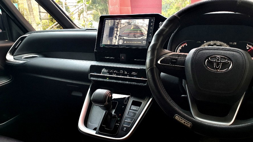 2023 Toyota Voxy 2.0 CVT 2023 Toyota Voxy 2.0 CVT